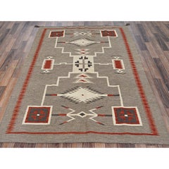 Tappeto in lana a trama piatta, tessuto a mano, con motivo geometrico in stile sud-occidentale, colore marrone kaki, 155 x 213 cm
