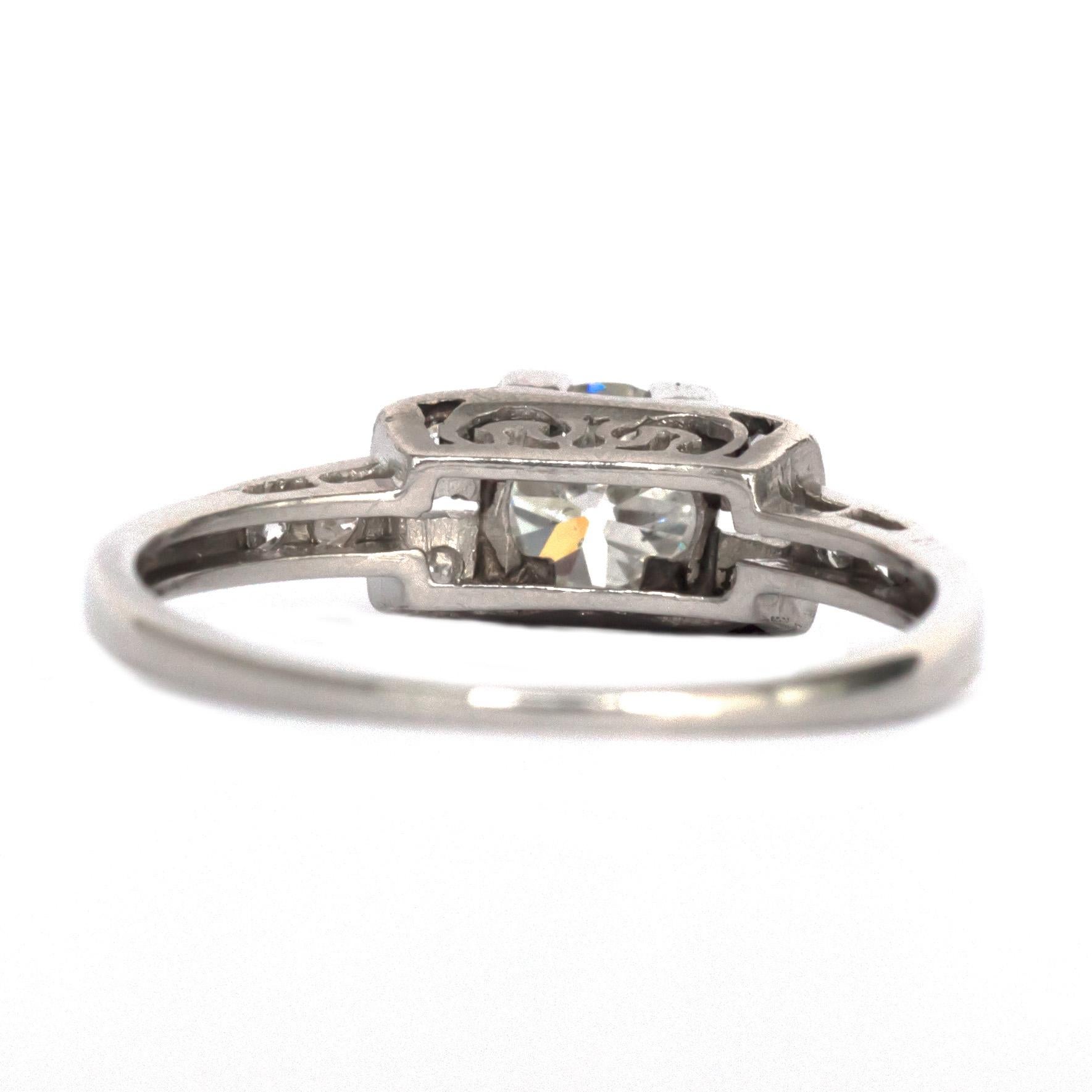 Bague de fiançailles en platine avec diamants de 0,52 carat Bon état - En vente à Hicksville, NY