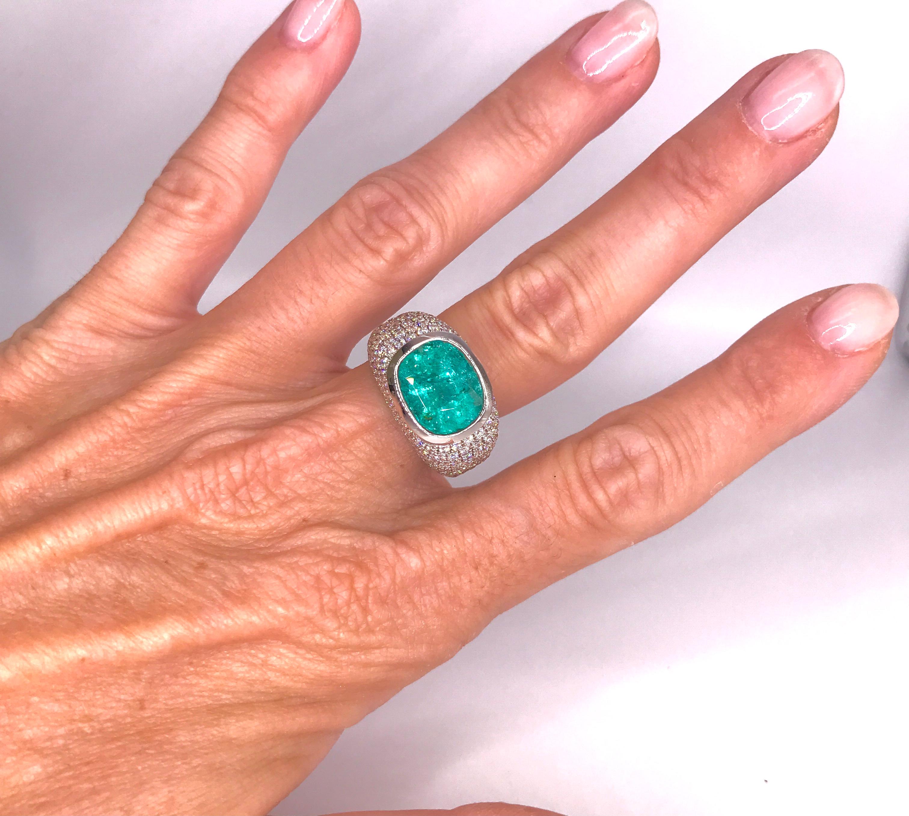 GIA certified Cushion Cut Paraiba Tourmaline Diamond Ring In New Condition For Sale In Los Angeles, CA