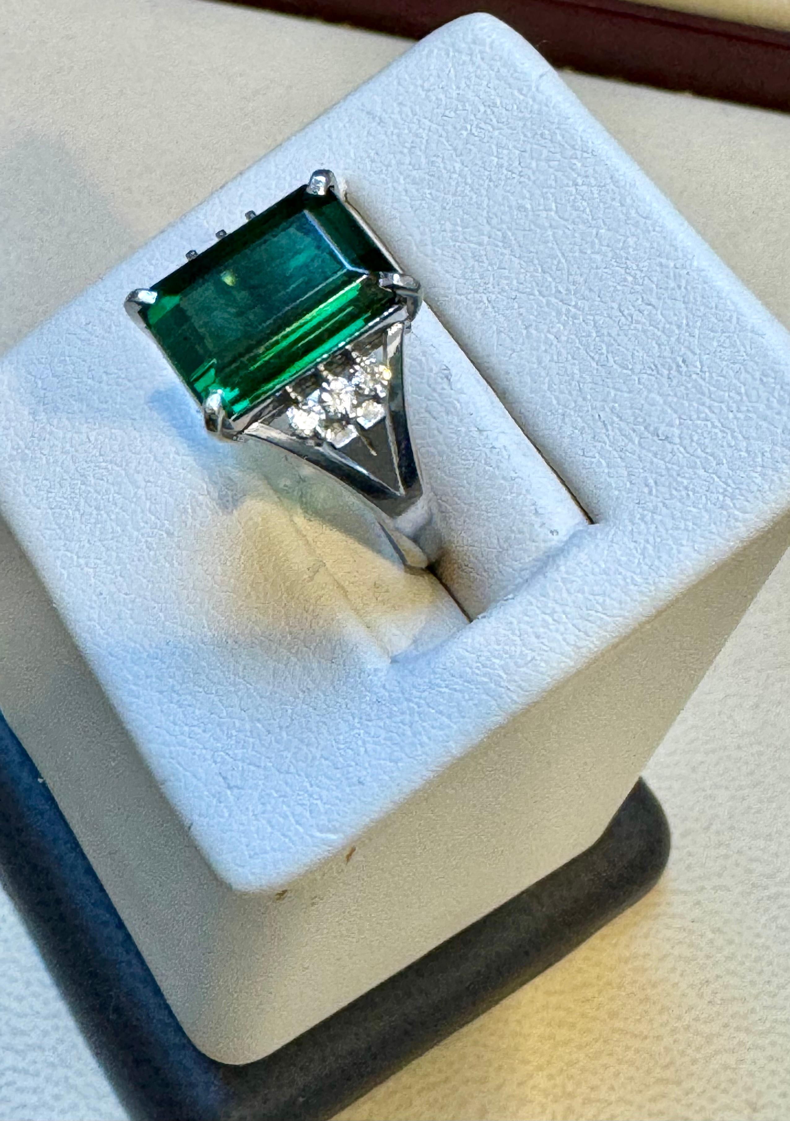 Women's 5.2 Carat Green Tourmaline & .15 Carat Diamond Cocktail Ring 14 Karat White Gold For Sale
