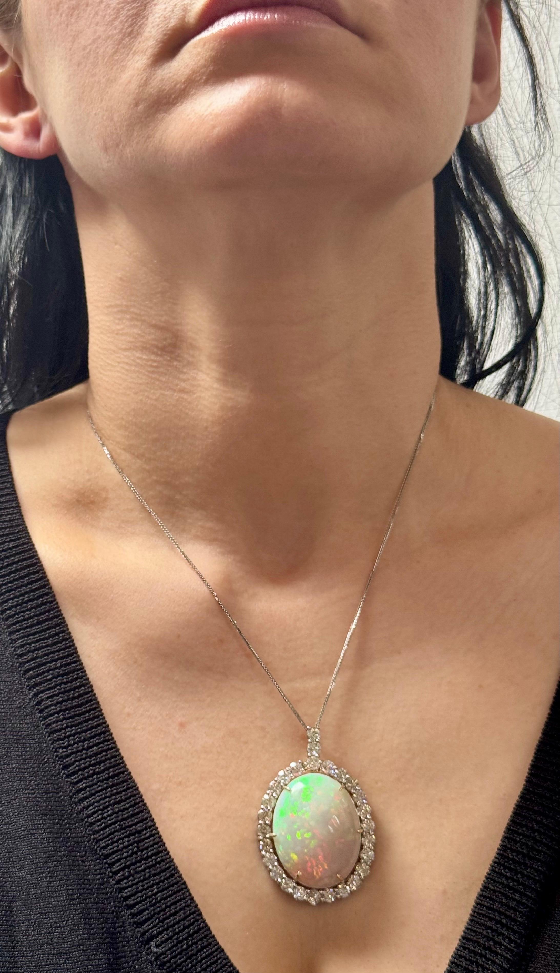 52 Karat Ovaler äthiopischer Opal & Diamant-Anhänger 14 Karat Weißgold Halskette im Angebot 5