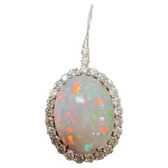 52 Karat Ovaler äthiopischer Opal & Diamant-Anhänger 14 Karat Weißgold Halskette