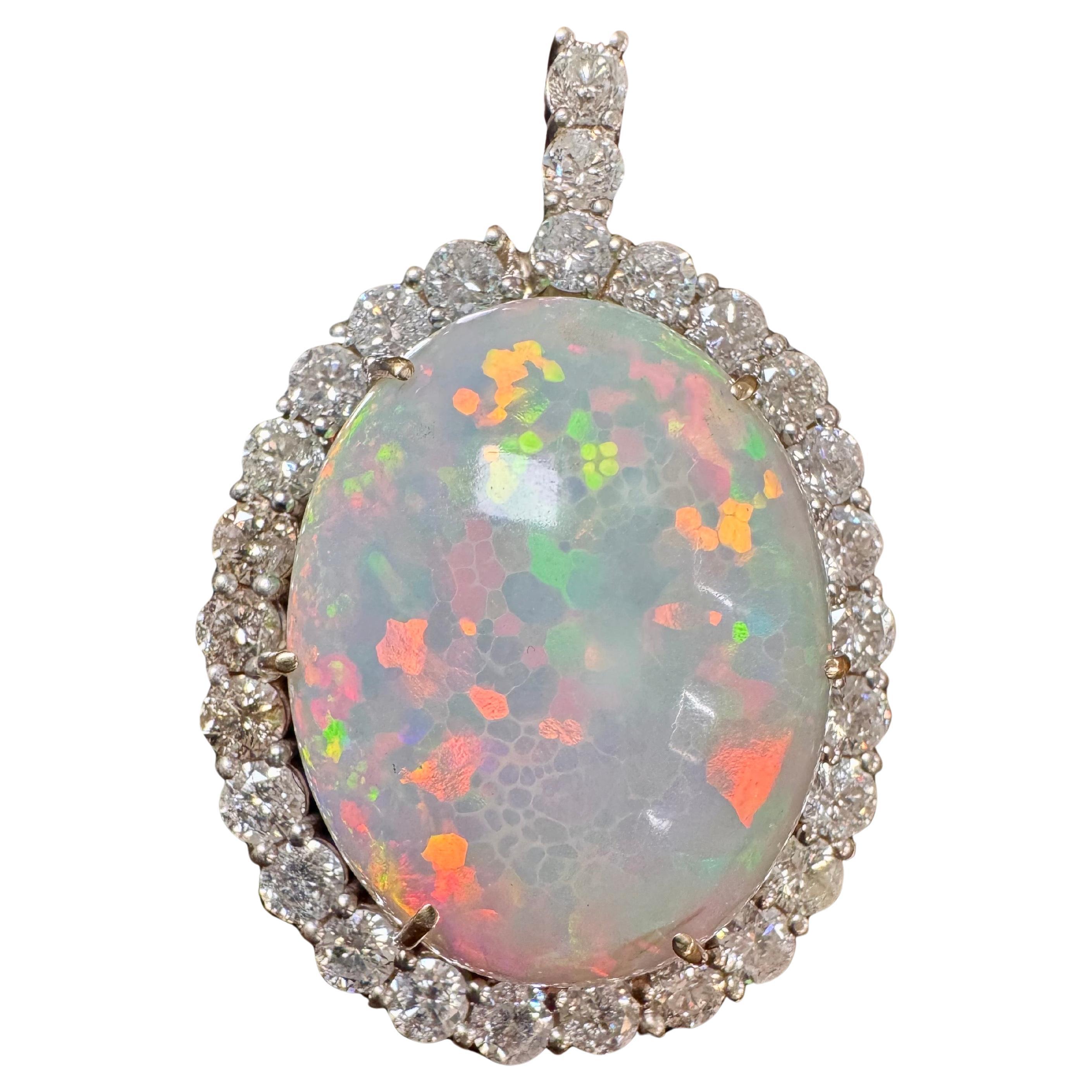 Collier en or blanc 14 carats avec pendentif éthiopienne ovale de 52 carats et diamants