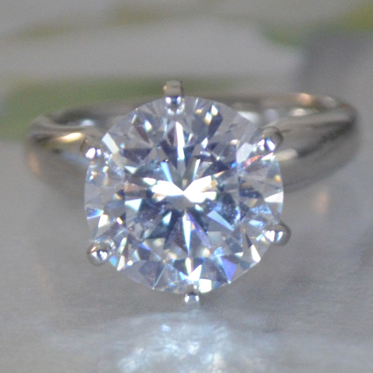Taglio a rosa Anello con diamante rotondo da 5,2 carati in platino, colore K, purezza VS2 GIA in vendita