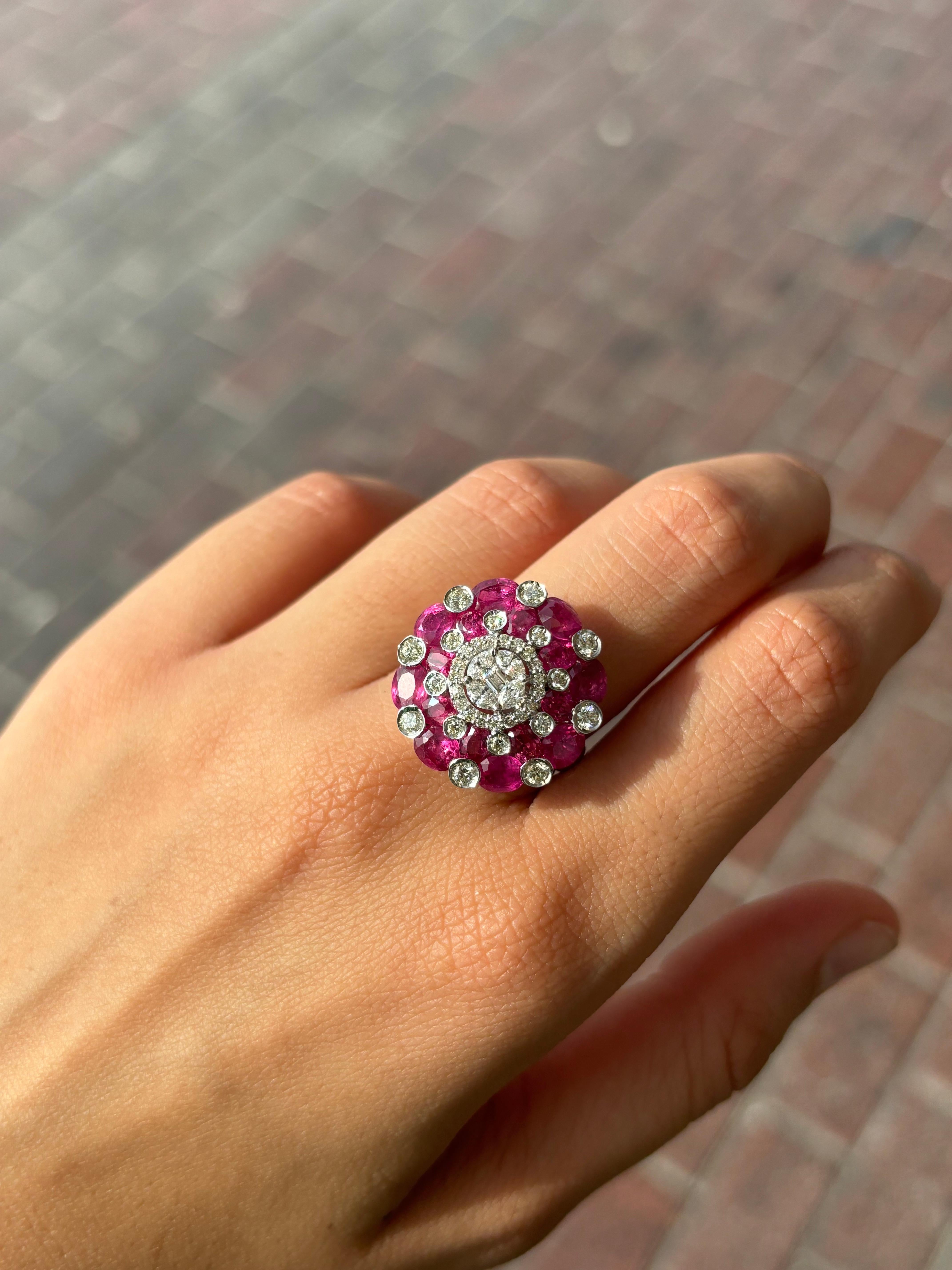 Anillo de Cóctel de Rubí y Diamantes de 5.2 Quilates en venta 4