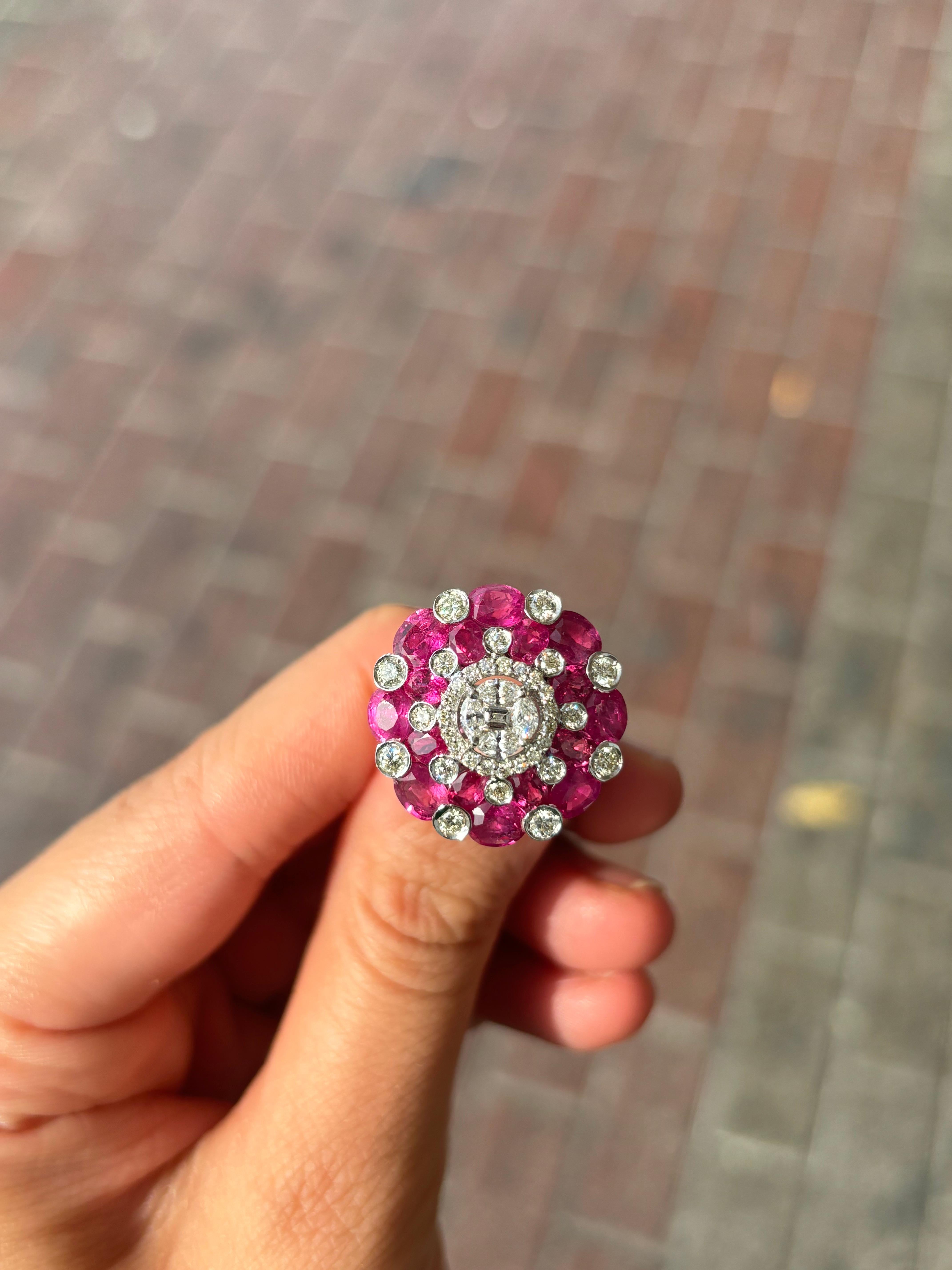 Anillo de Cóctel de Rubí y Diamantes de 5.2 Quilates en venta 5