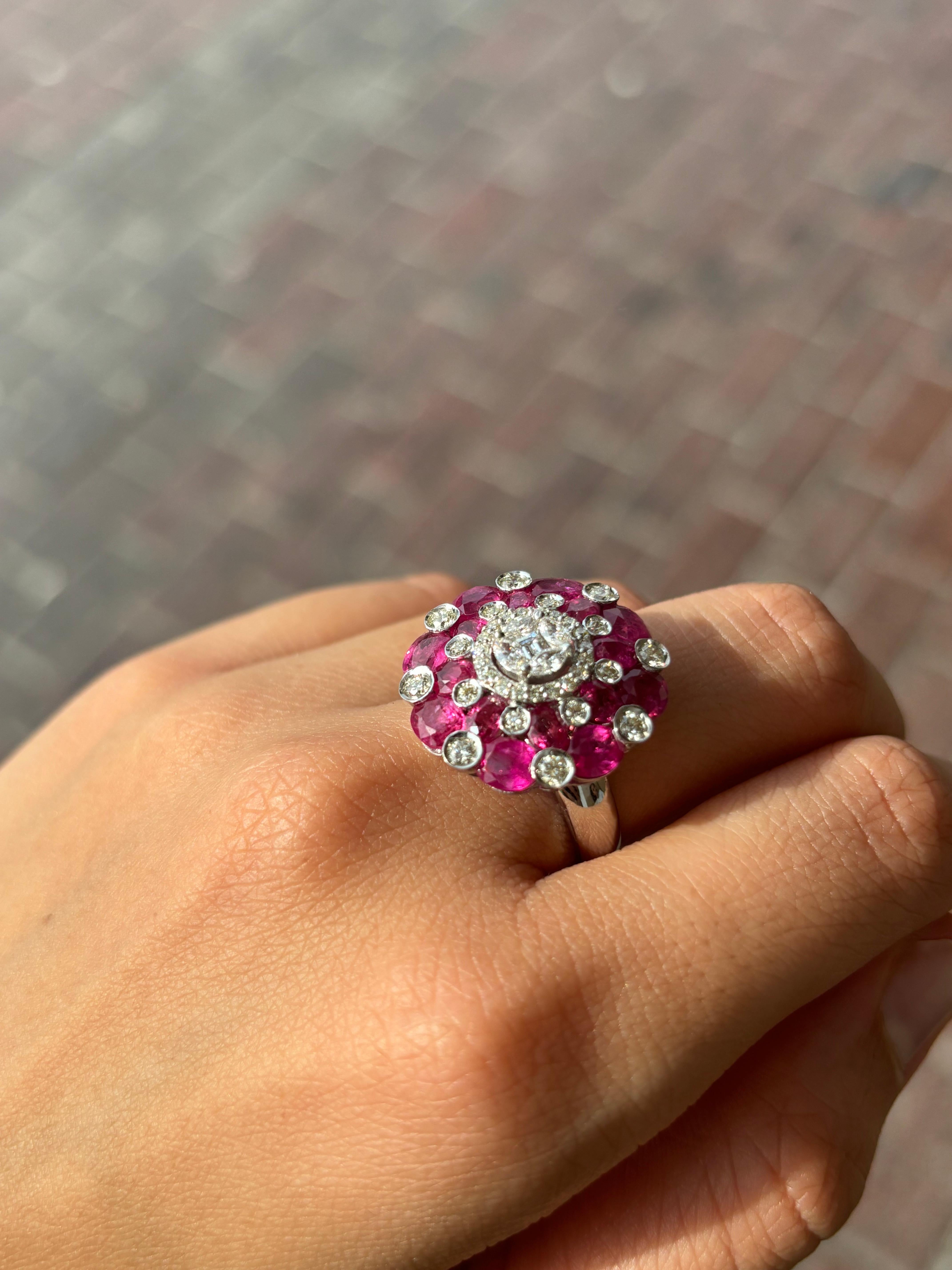 Anillo de Cóctel de Rubí y Diamantes de 5.2 Quilates en venta 3