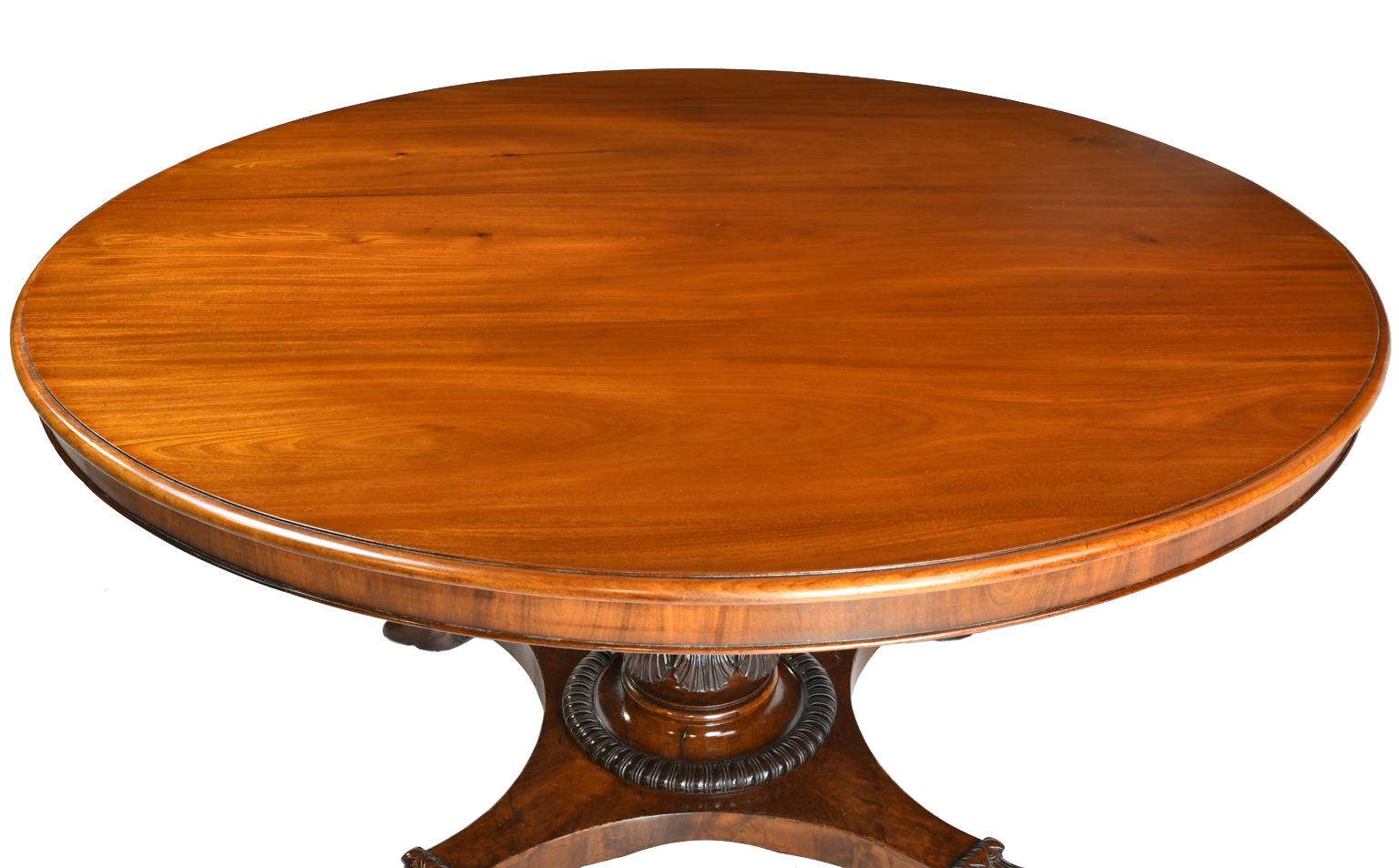 Christian VIII Round Foyer Table with Center Pedestal in Mahogany, circa 1830 2