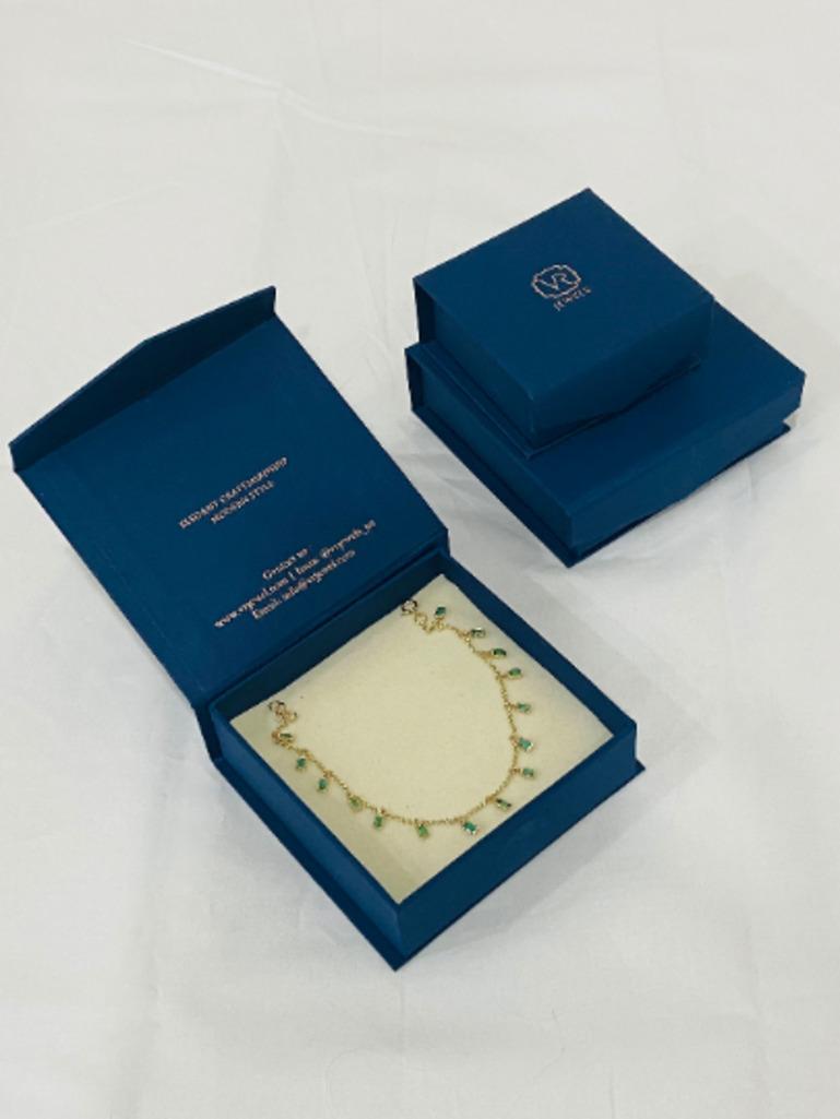 Women's Dangling 5.2 Ct Garnet Chain Bracelet in 18K Yellow Gold For Sale