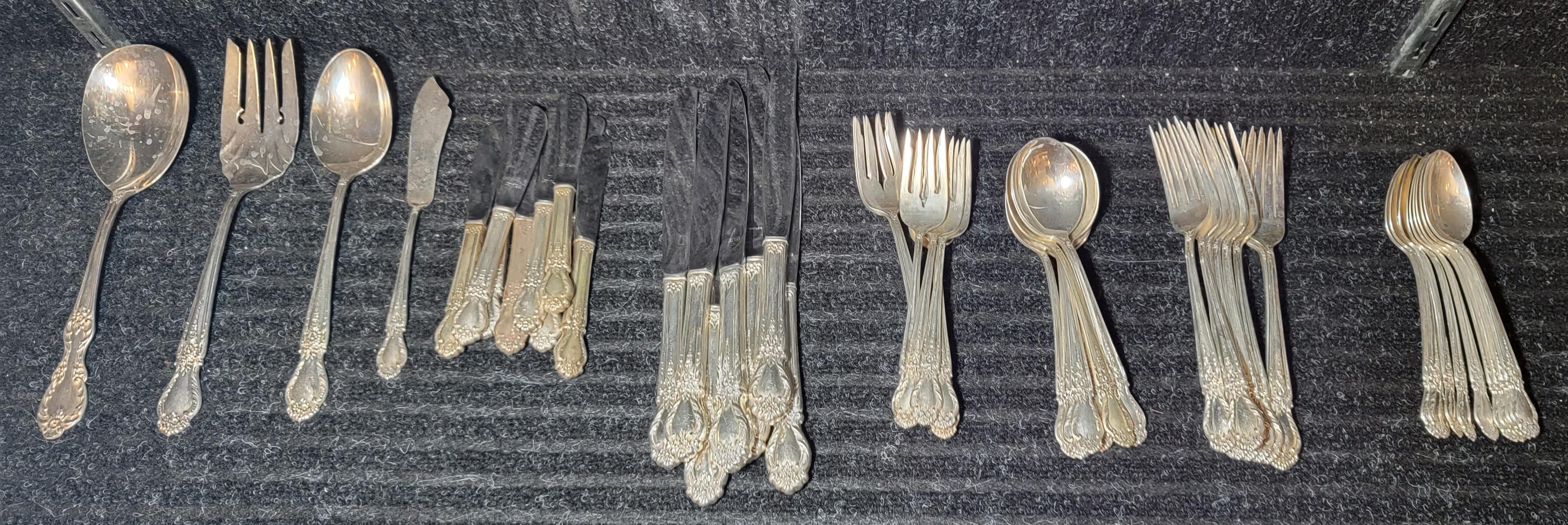 52 Piece International Sterling Silver Set Serving for 8 In Good Condition For Sale In Pasadena, CA