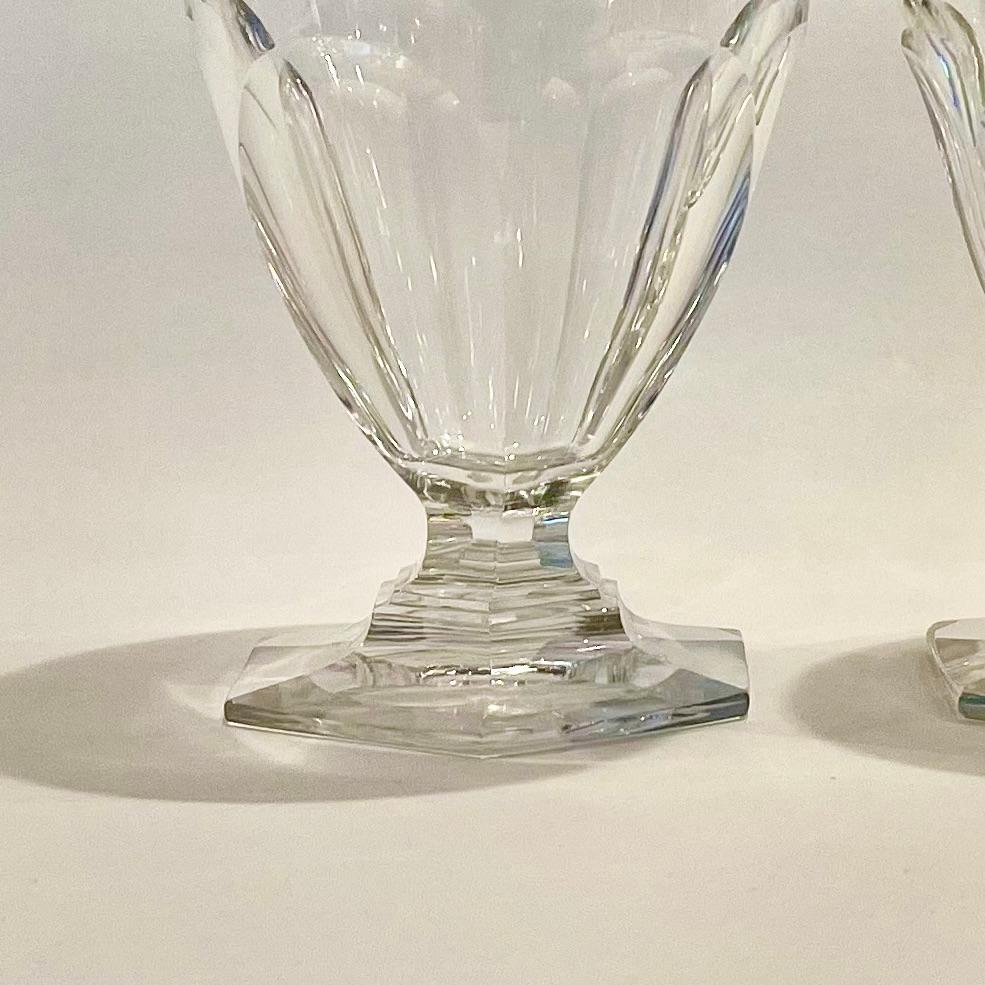 52-teiliges Stempelgeschirr aus Baccarat-Kristall mit Karaffen, Modell Bourbon (20. Jahrhundert) im Angebot