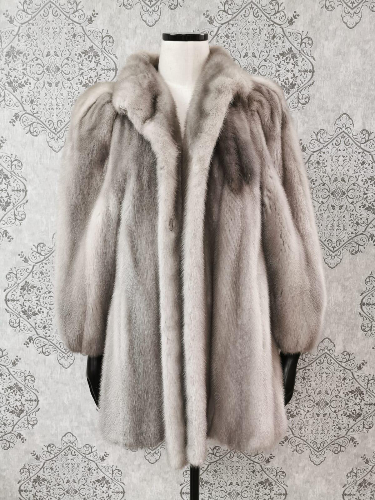 Manteau en fourrure de vison saphir taille 12 Excellent état - En vente à Montreal, Quebec
