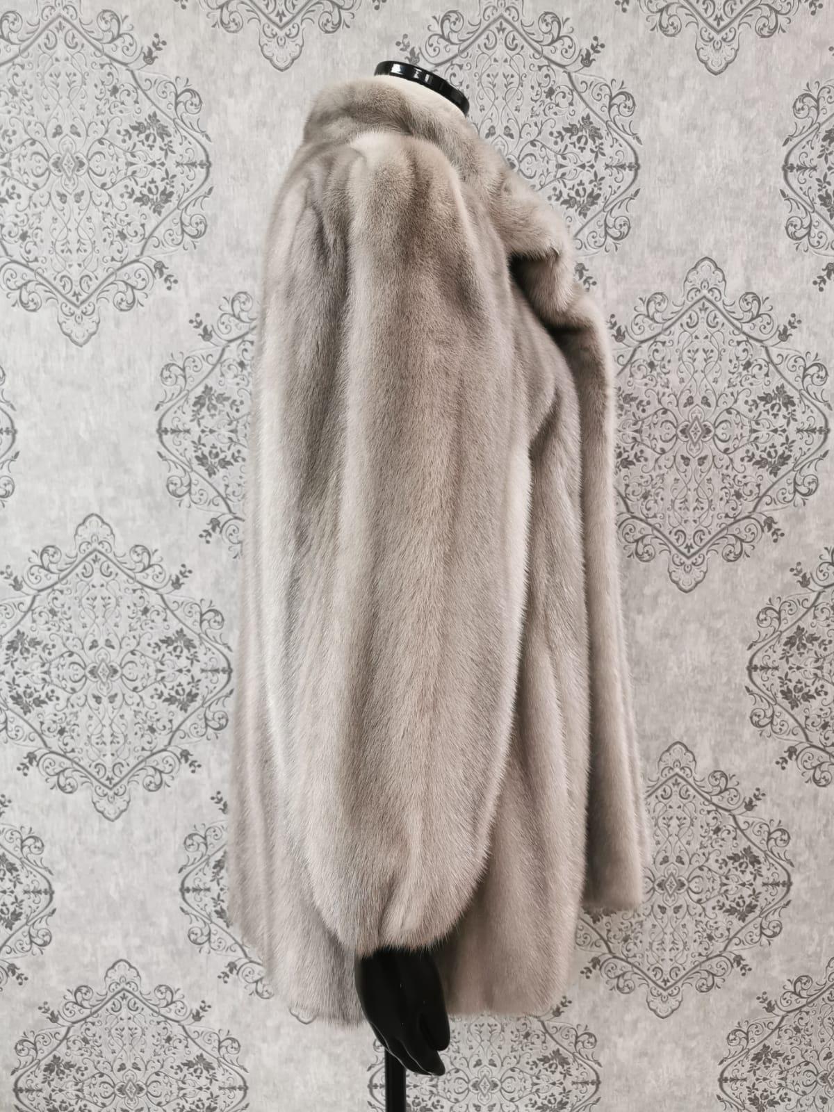 Manteau en fourrure de vison saphir taille 12 Pour femmes en vente