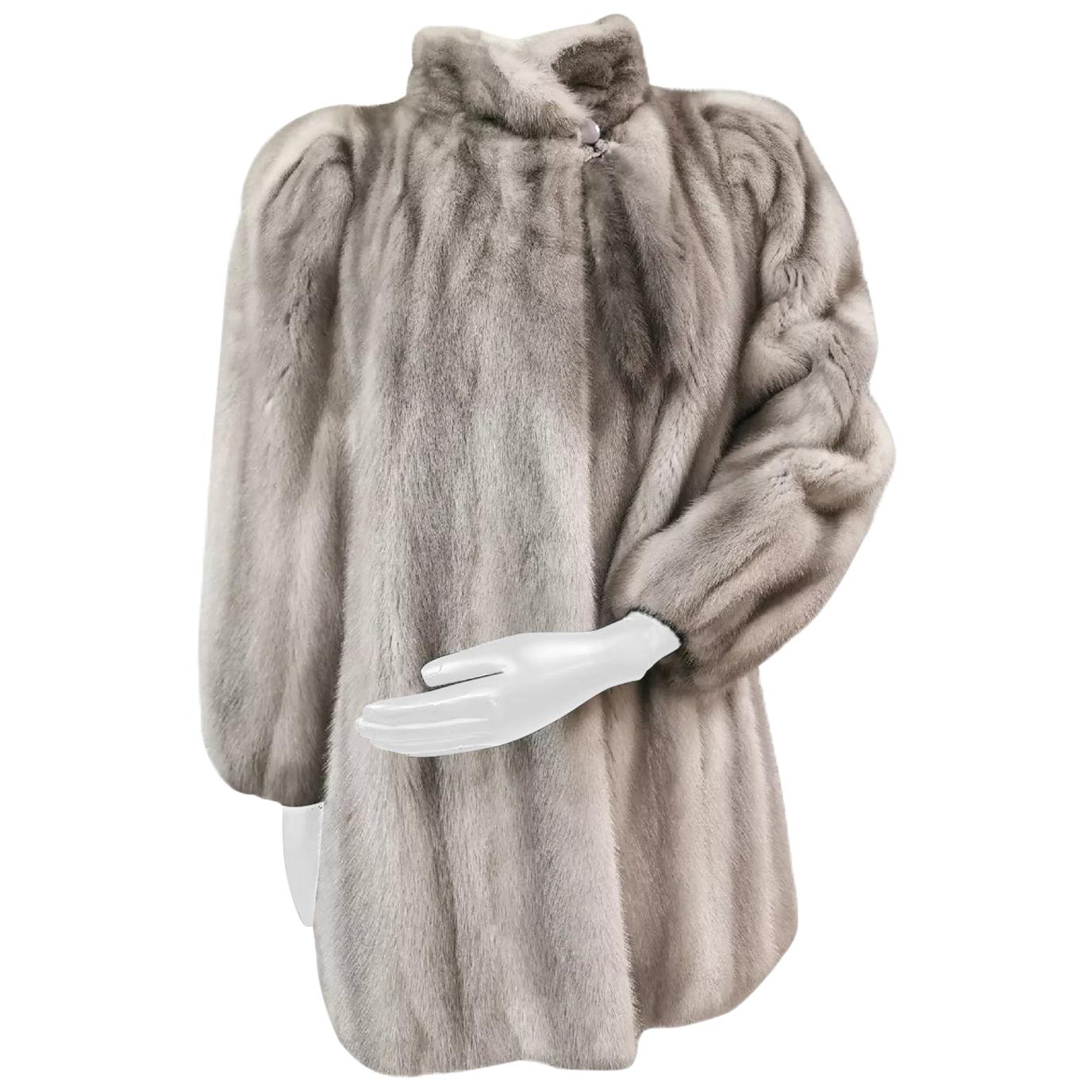 Manteau en fourrure de vison saphir taille 12 en vente