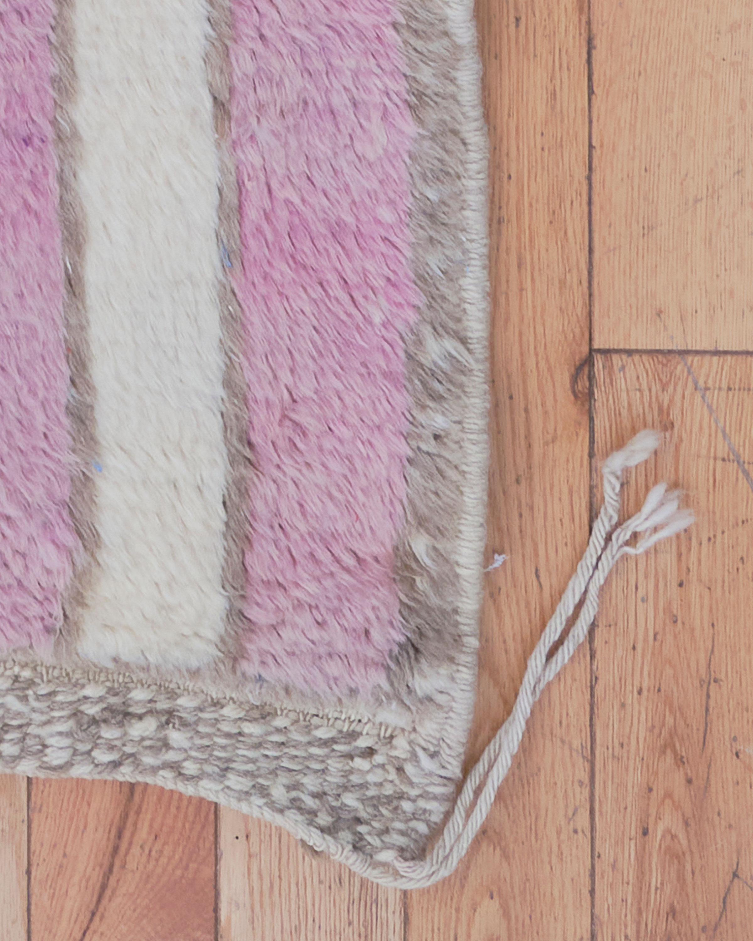 5’2” x 8’11” Cynara Ivory, Pink Handmade Moroccan Wool Beni M’rirt Rug In New Condition For Sale In Livingston Manor, NY