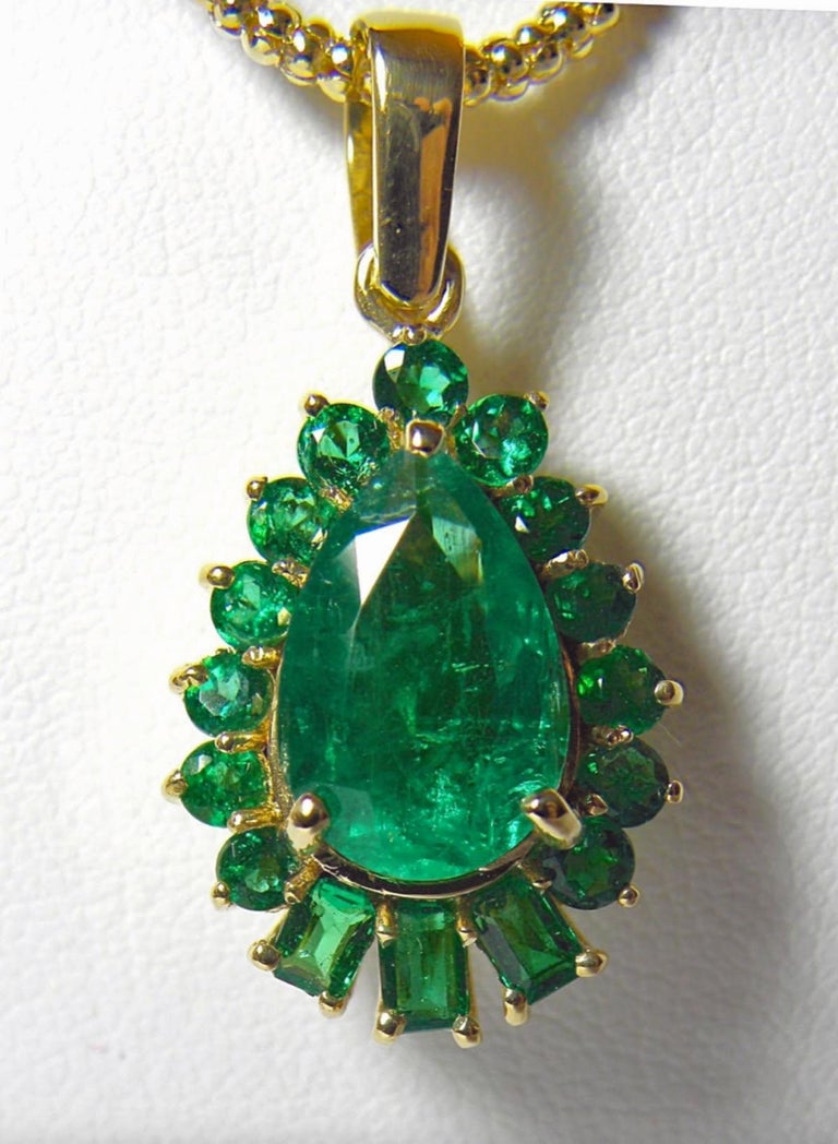 5.20 Carat Best Color Natural Colombian Emerald Solitaire Pendant 18k