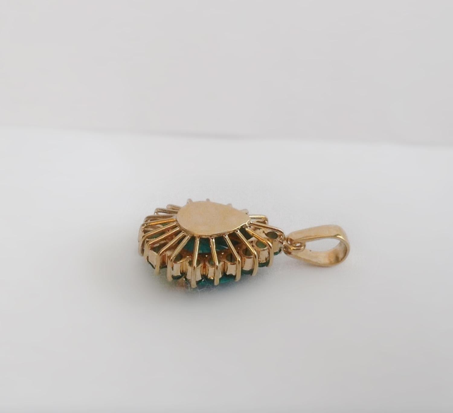 Collar Colgante Gota Solitario Esmeralda Colombiana 5.20 Quilates 18K en venta 4