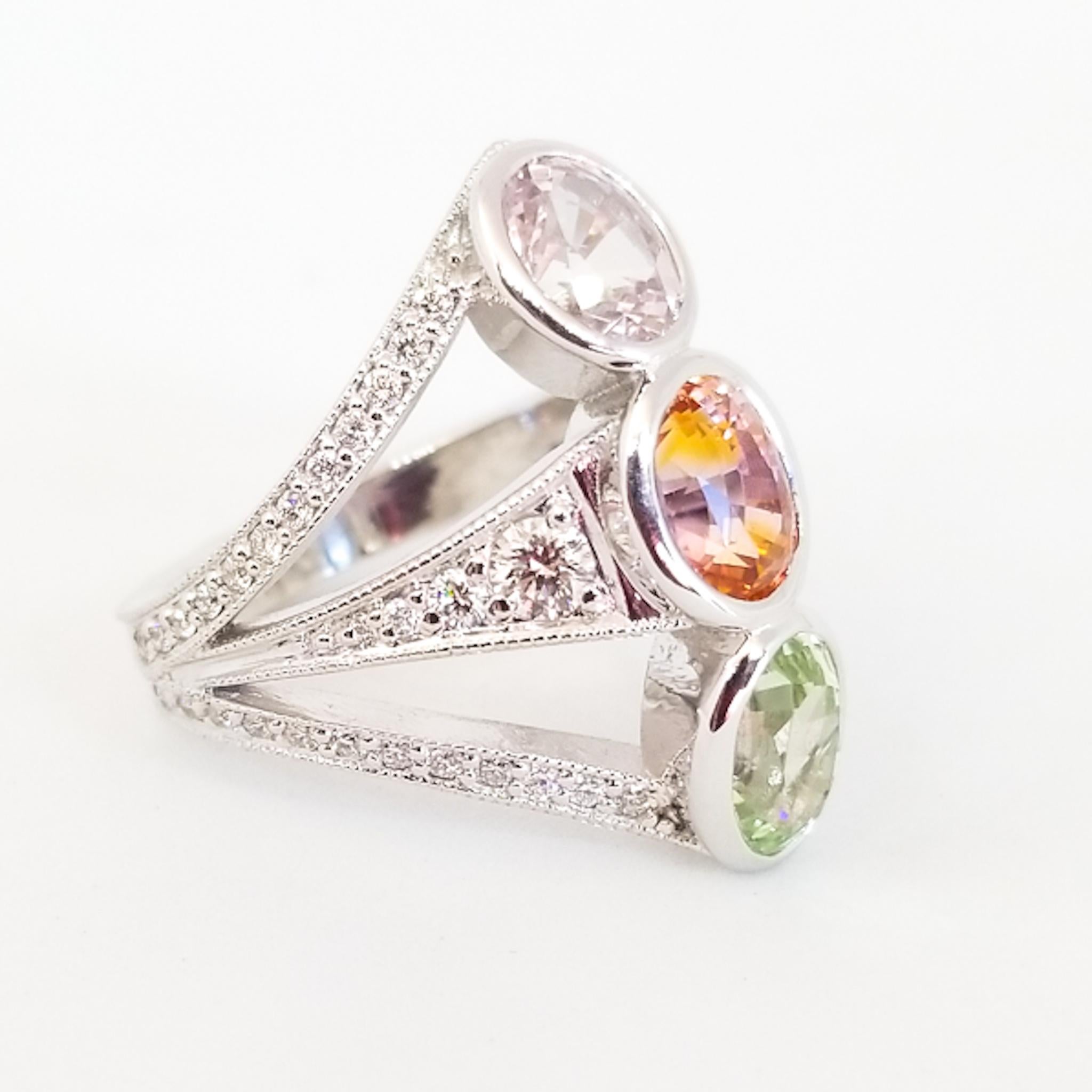 5,20 Karat Bicolor Rosa Pfirsich Fancy Saphir Chrysoberyll Weißer Diamant Ring 18KW (Ovalschliff) im Angebot