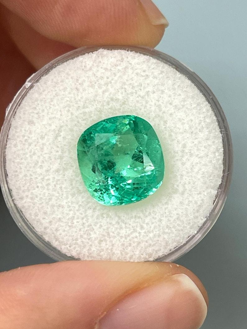 Esmeralda colombiana verde azulada brillante de 5,20 quilates - Gema de mayo talla cojín Muzo Corte cojín en venta