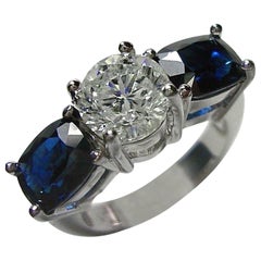 Anillo de compromiso de zafiro azul con diamantes de 5,20 quilates y oro blanco de 18 quilates