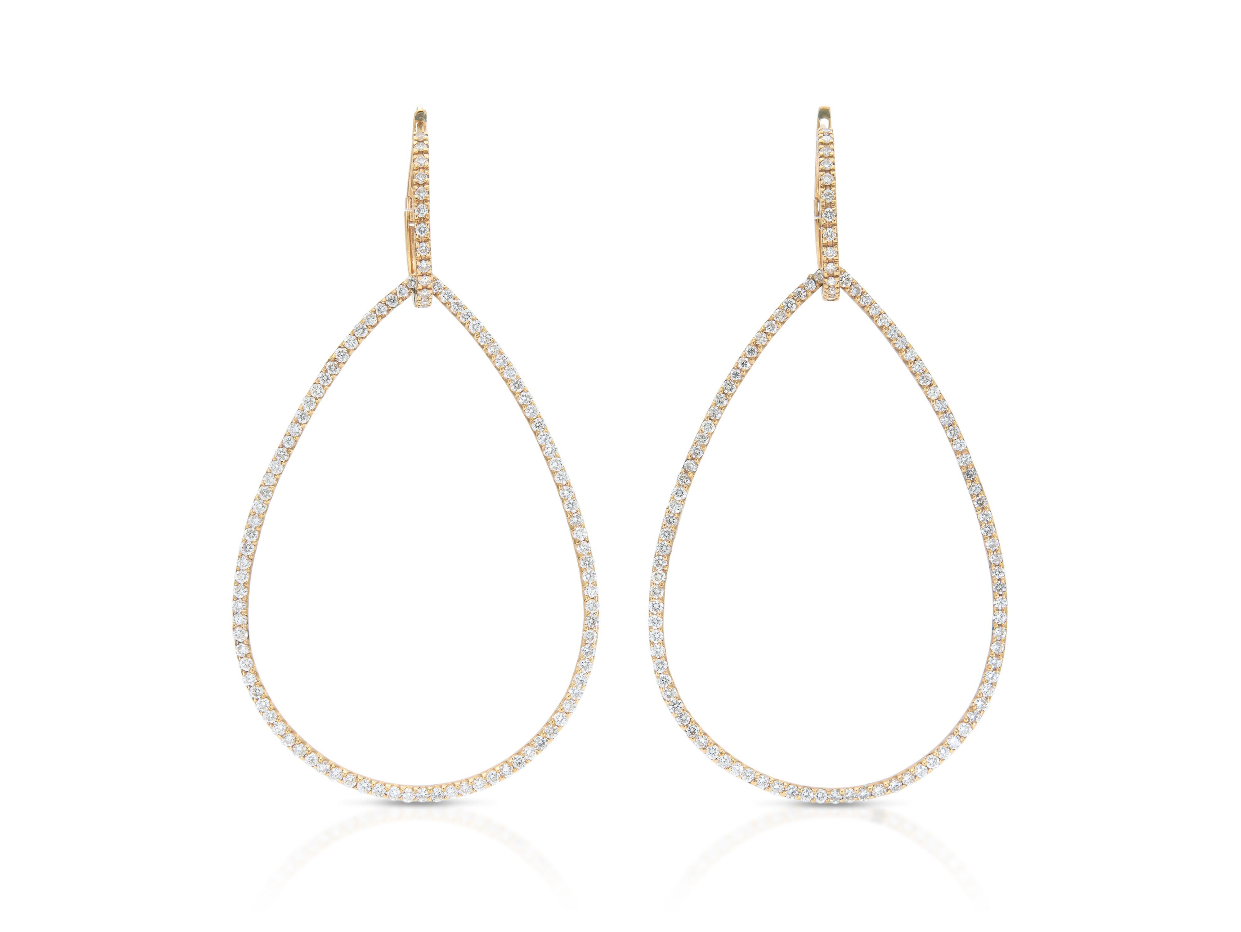 Taglio rotondo Orecchini pendenti con diamante da 5,20 carati in vendita