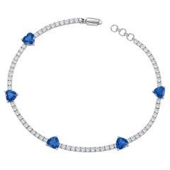 Bracelet empilable « Station » avec saphir naturel en forme de cœur de 5,20 carats et diamants, en or blanc 14 carats