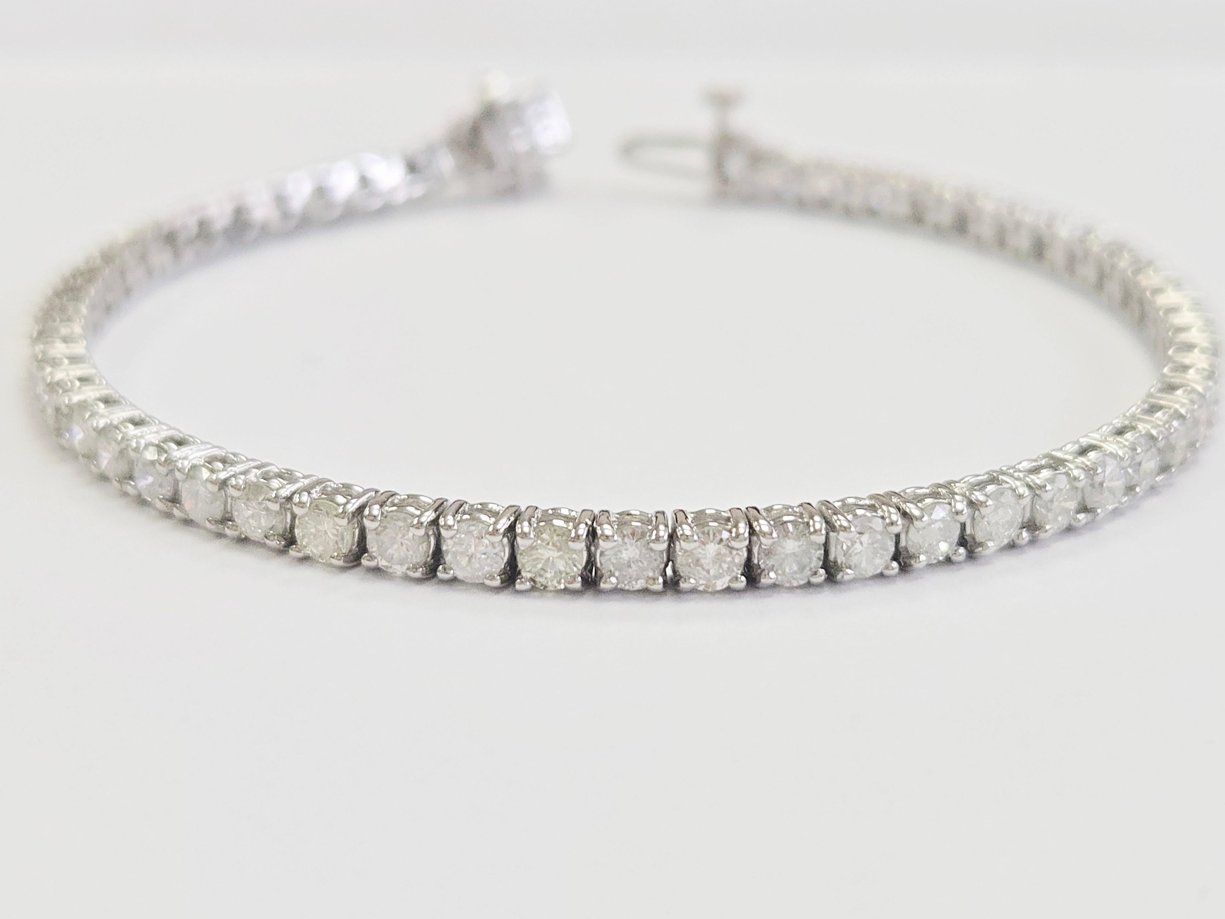 Stunning Tennis Bracelet with Round Brilliant Cut White Diamonds

This exquisite tennis bracelet features round brilliant cut white diamonds, renowned for their exceptional shine and brilliance. Set in a classic four-prong design with 14k white