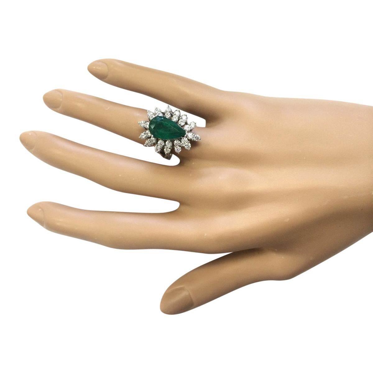 Natural Emerald Diamond Ring In 14 Karat White Gold In New Condition For Sale In Manhattan Beach, CA