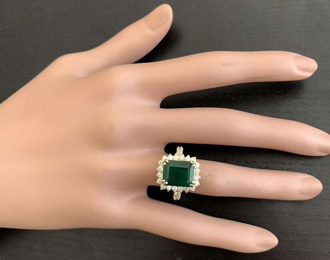 Women's or Men's 5.20 Carat Natural Emerald and Diamond 14 Karat Solid Yellow Gold Ring For Sale