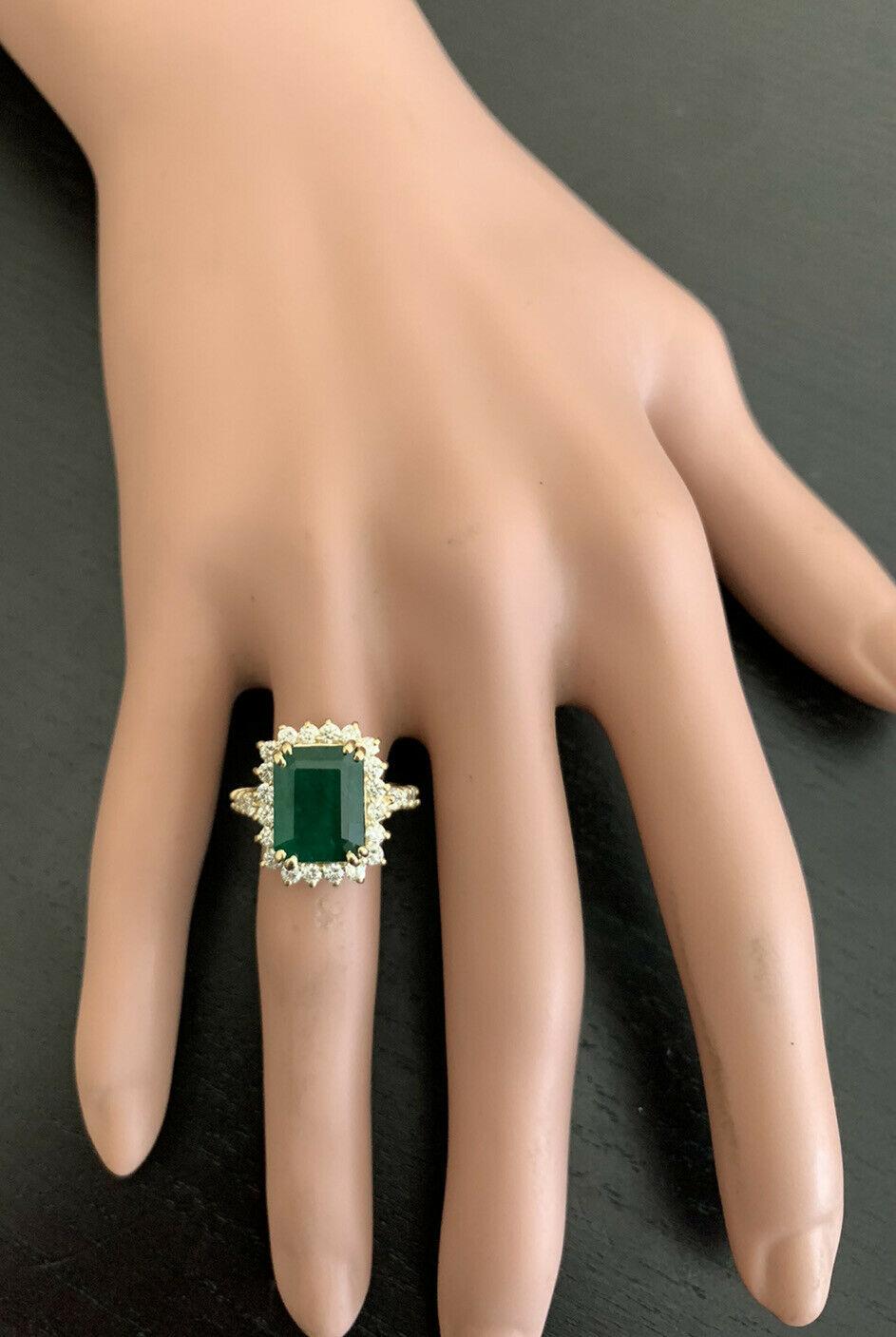 5.20 Carat Natural Emerald and Diamond 14 Karat Solid Yellow Gold Ring For Sale 1