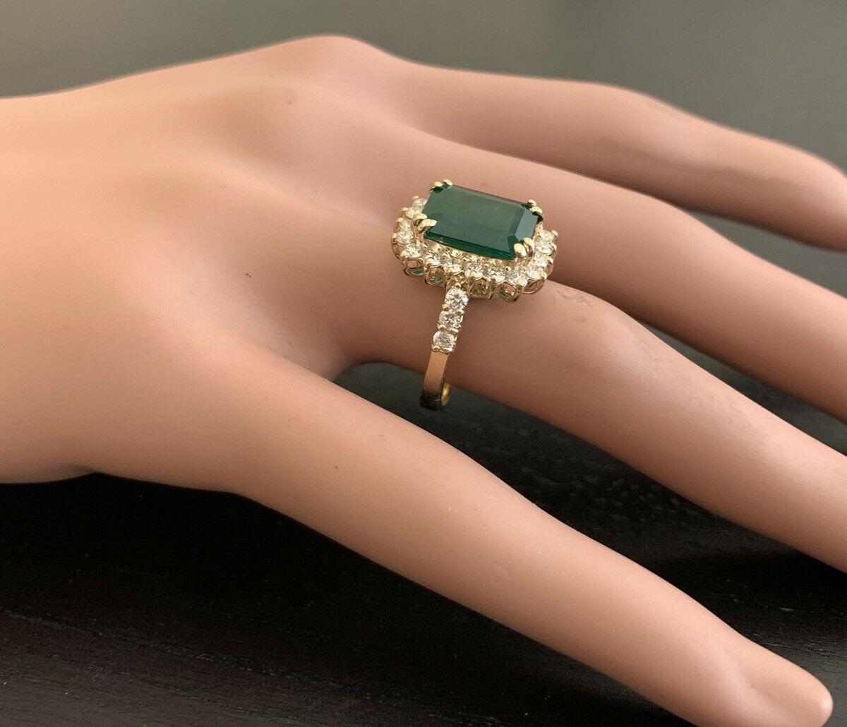 5.20 Carat Natural Emerald and Diamond 14 Karat Solid Yellow Gold Ring For Sale 3