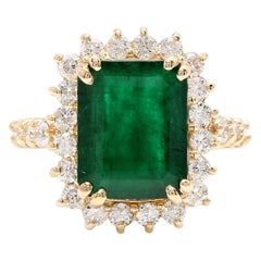 5.20 Carat Natural Emerald and Diamond 14 Karat Solid Yellow Gold Ring