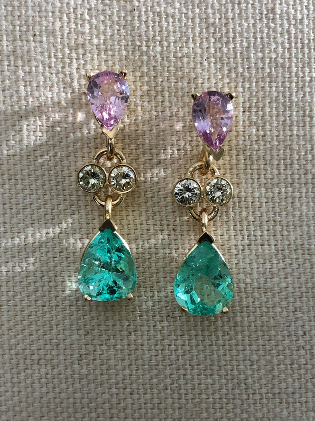 Absolutely gorgeous Colombian emerald Sapphire diamond dangle drop earrings a combination of light vibrant green natural Colombian emeralds making an incredible contrast with the natural Pink Sapphires. Set in 18K yellow gold.
Two natural Colombian
