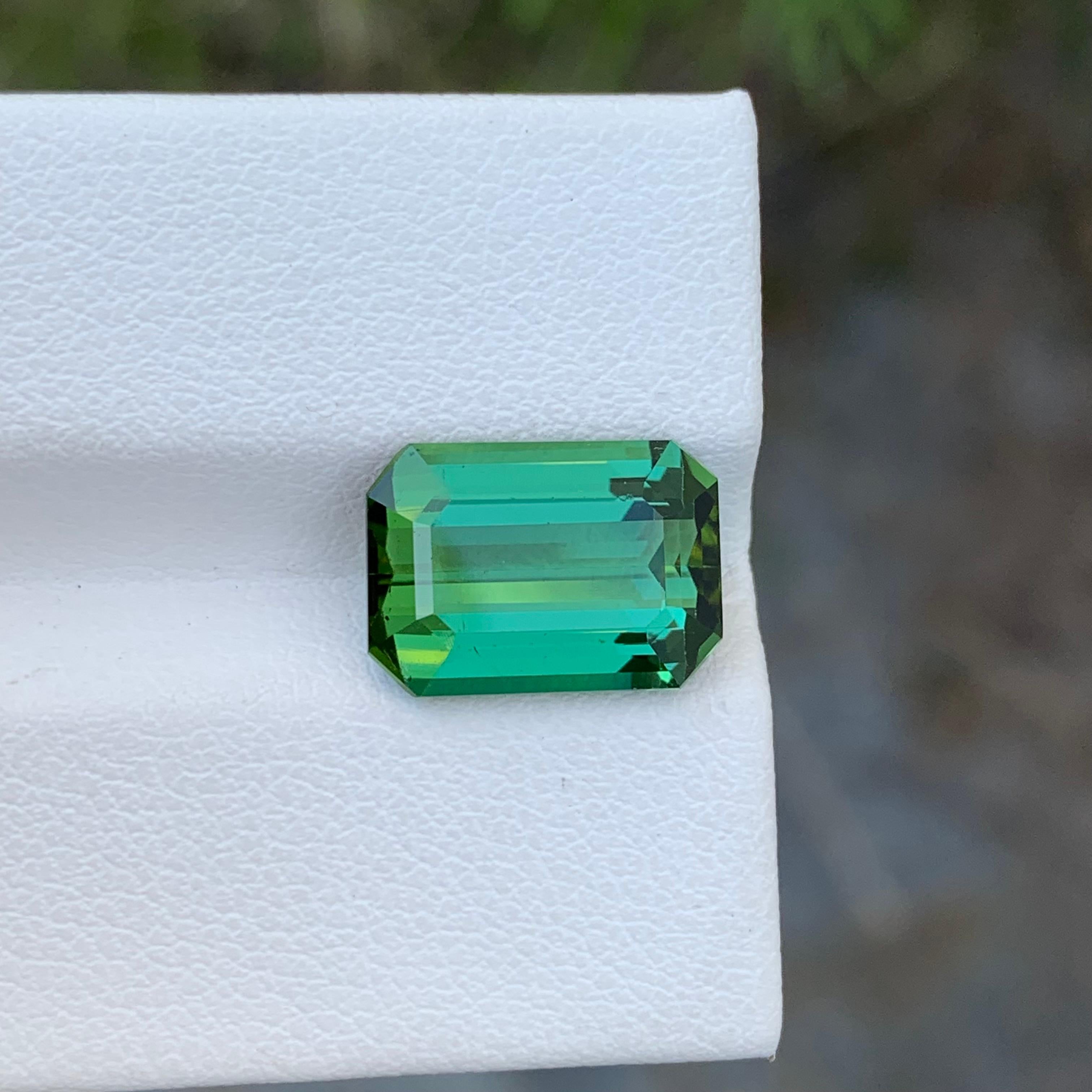 5.20 Carat Natural Loose Bright Green Tourmaline Emerald Shape In New Condition For Sale In Peshawar, PK
