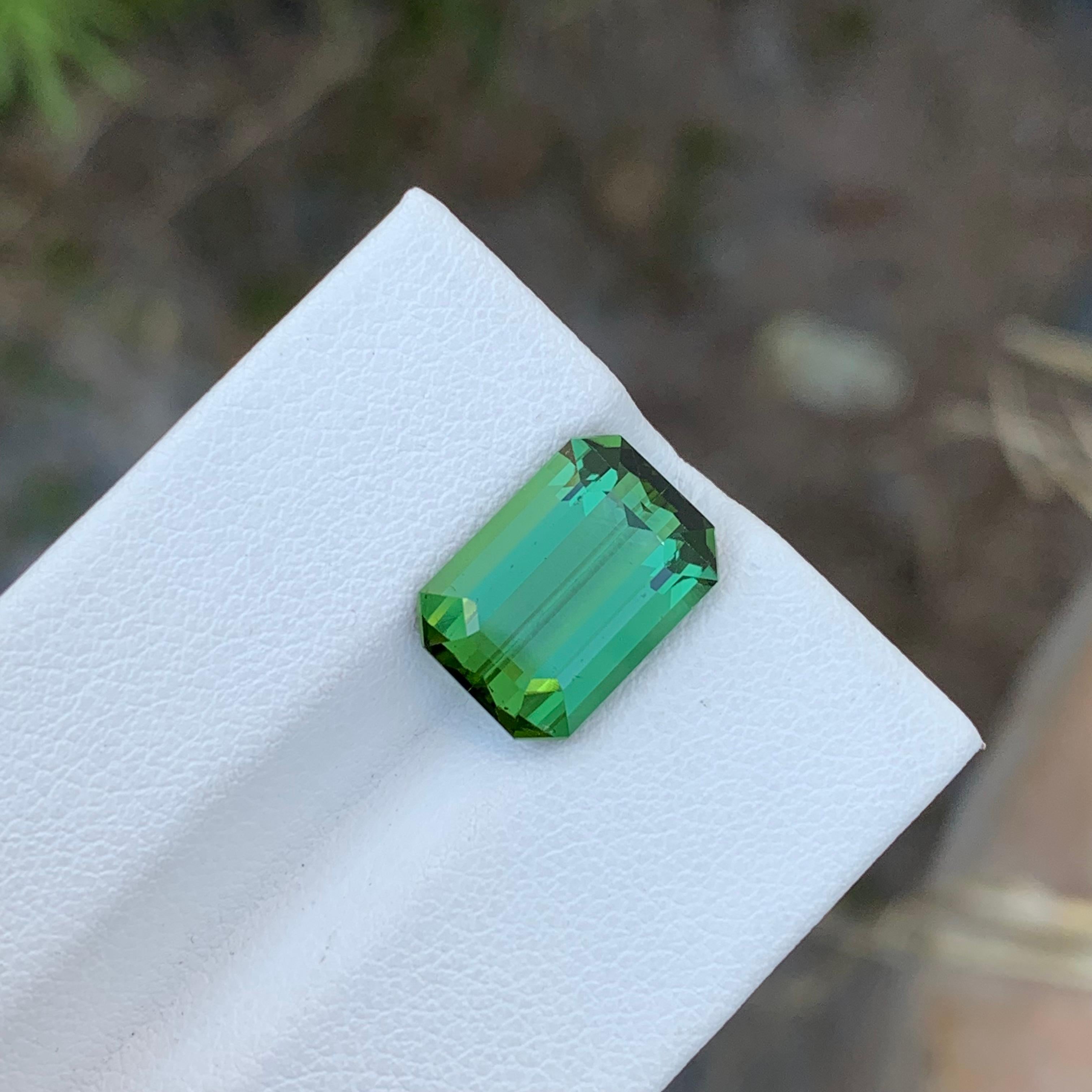 Women's or Men's 5.20 Carat Natural Loose Bright Green Tourmaline Emerald Shape For Sale