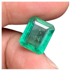Gemma di smeraldo sciolto Nature da 5.20 carati proveniente da una miniera dello Zambia