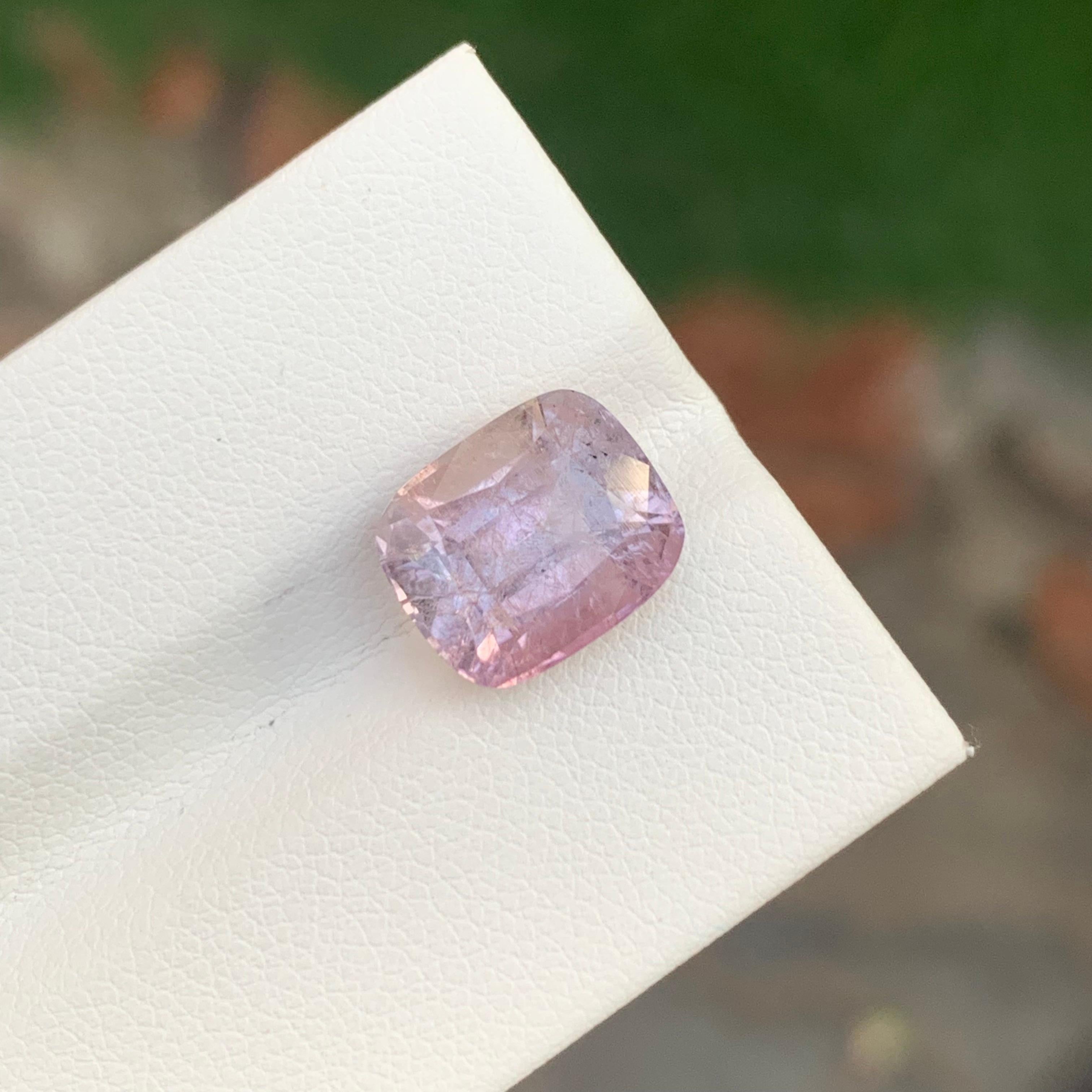 5.20 Carat Natural Loose Light Pink Tourmaline Cushion Shape Gemstone (pierre précieuse en forme de coussin) en vente 4