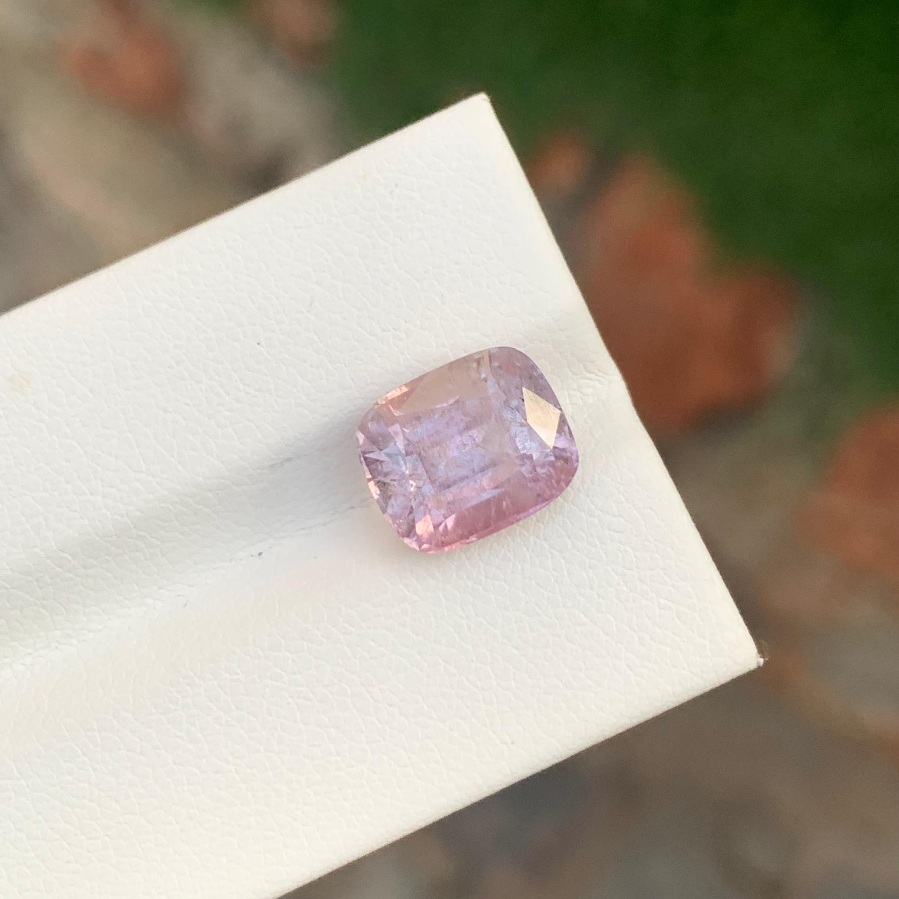 Arts and Crafts 5.20 Carat Natural Loose Light Pink Tourmaline Cushion Shape Gemstone (pierre précieuse en forme de coussin) en vente