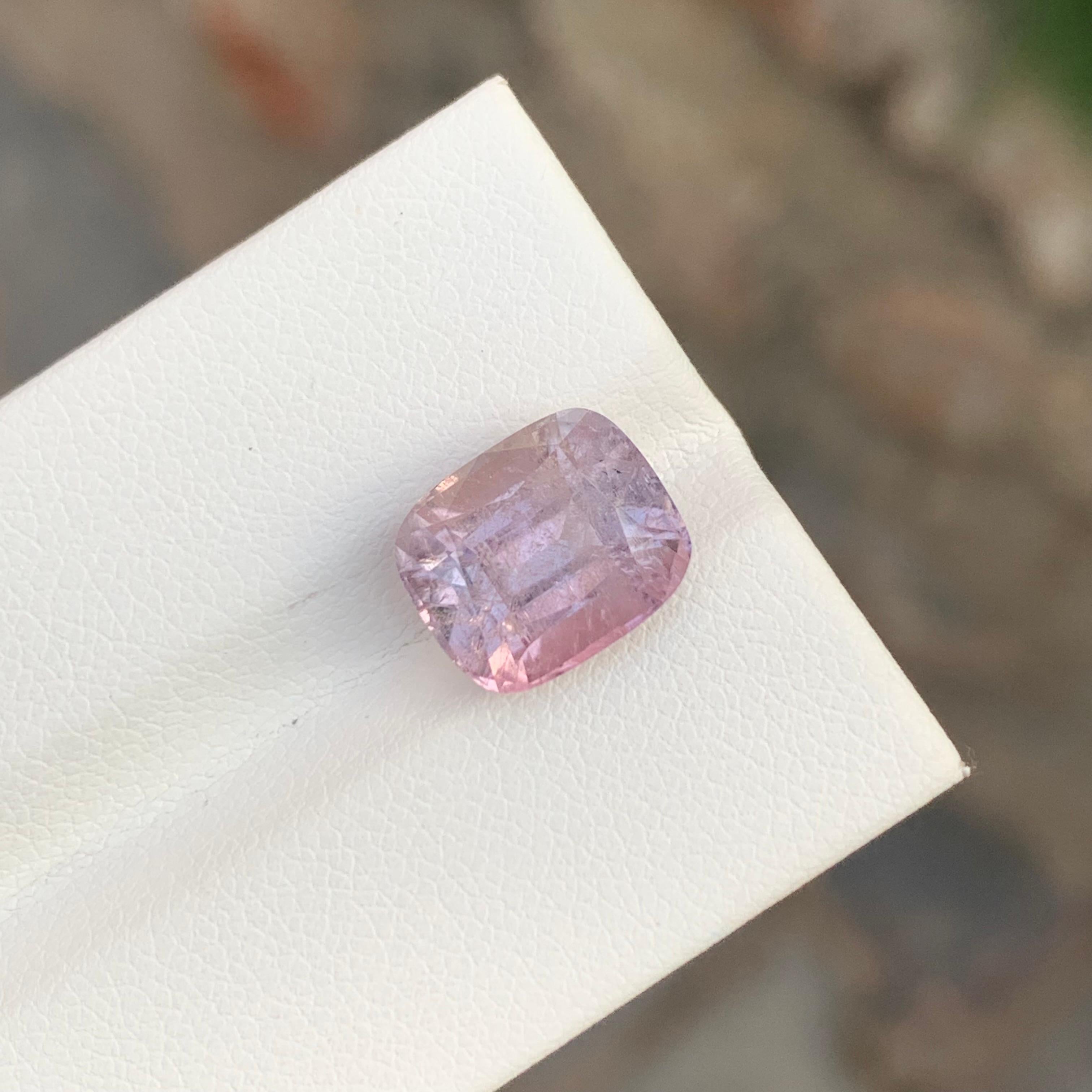 5.20 Carat Natural Loose Light Pink Tourmaline Cushion Shape Gemstone (pierre précieuse en forme de coussin) en vente 3