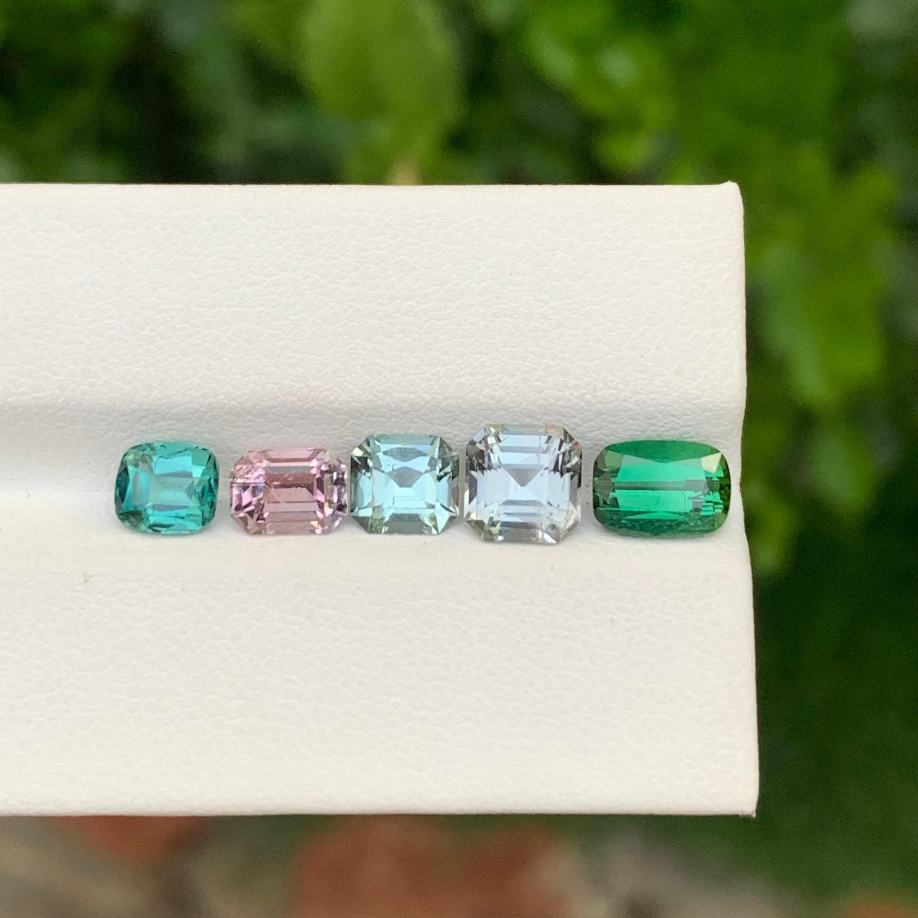 Arts and Crafts Tourmaline naturelle non sertie de 5.20 carats, pierre précieuse pour bijoux en vente