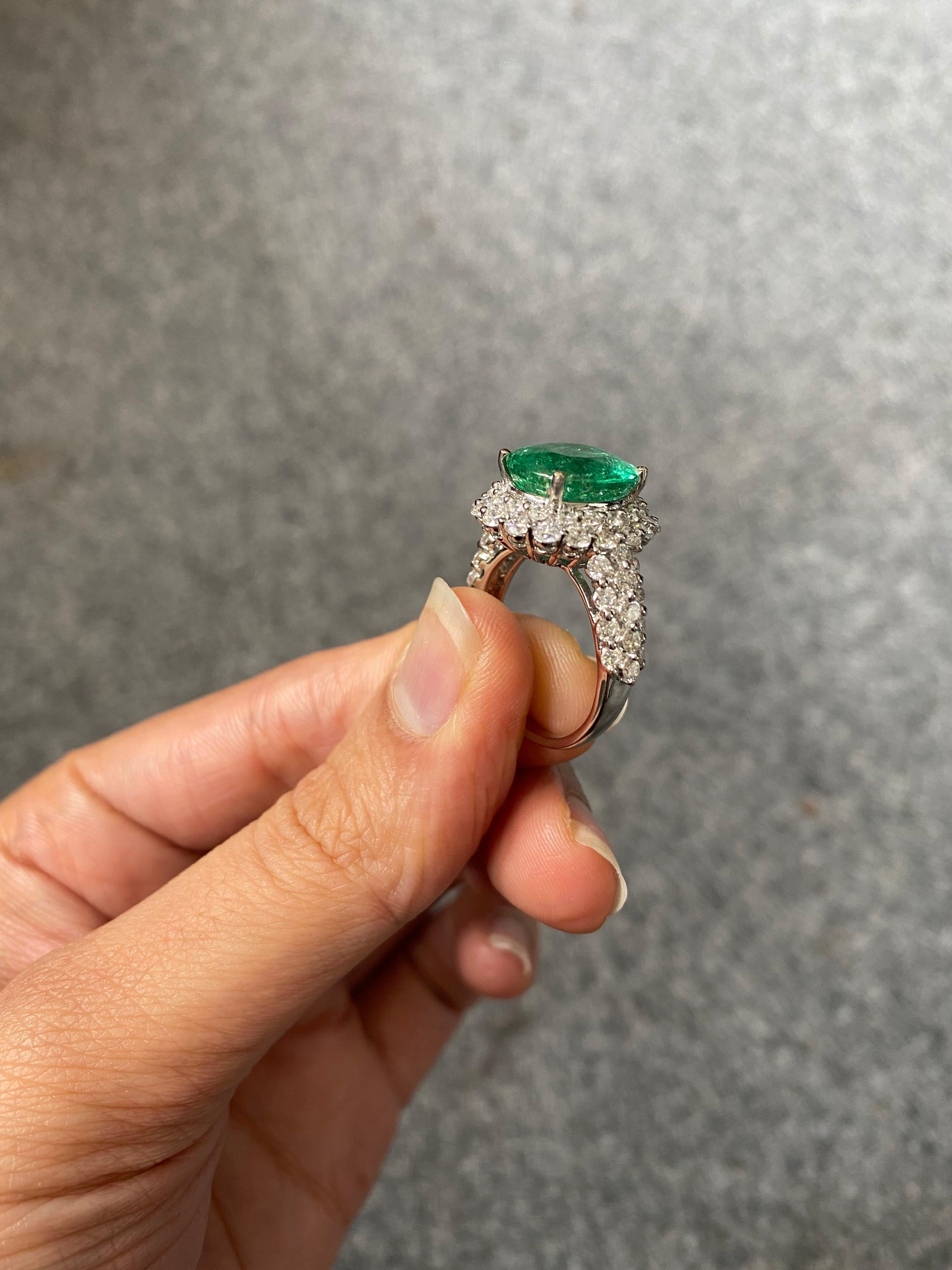 5.20 Carat Paraiba Tourmaline and Diamond Engagement Ring In New Condition For Sale In Bangkok, Thailand