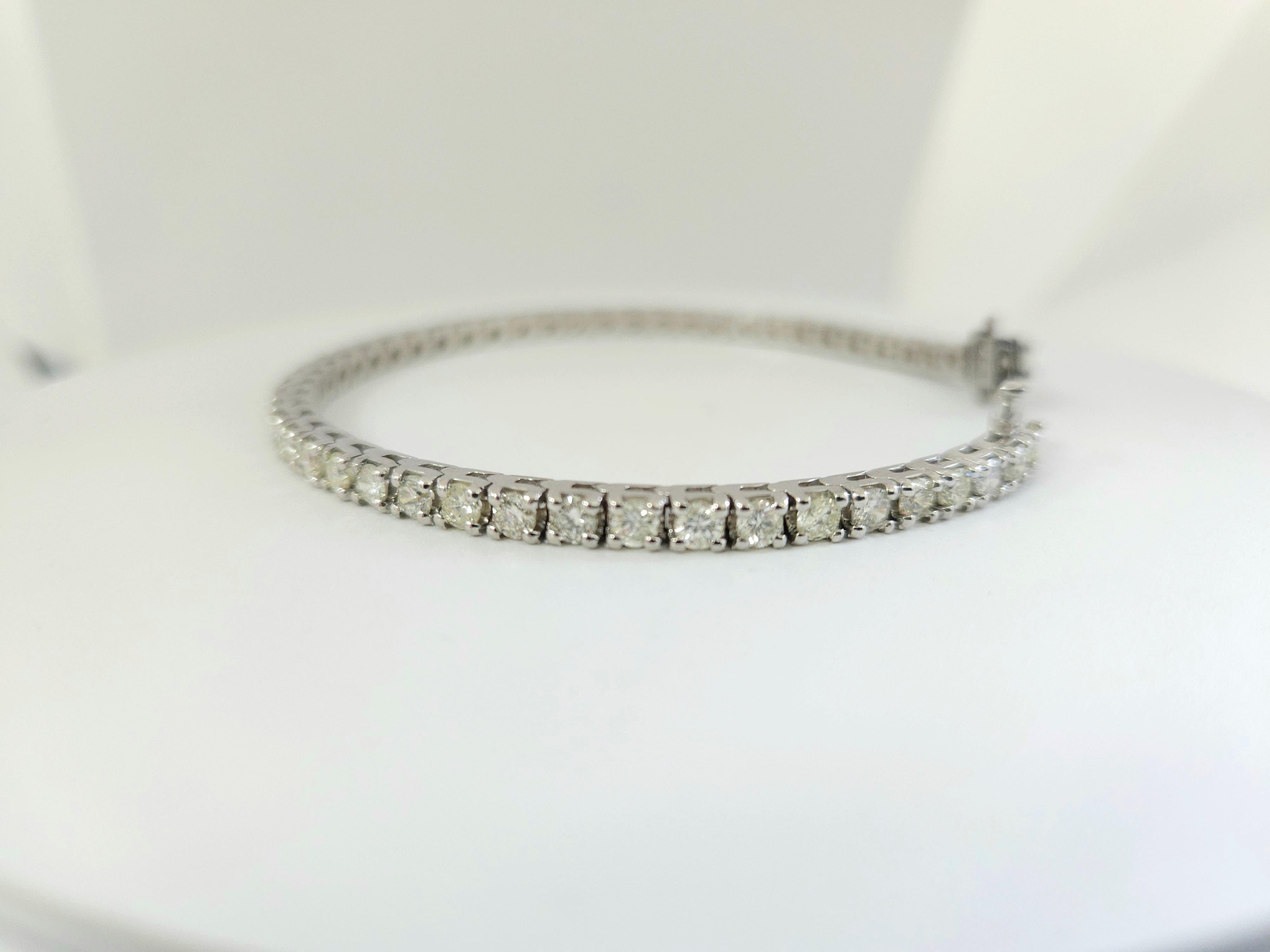 Natural diamonds tennis bracelet round-brilliant cut  14k white gold. 
7 inch. Average Color J, Clarity I 3.20 mm wide,50 pcs, 12.84 grams very shiny don't miss.

*Free shipping within U.S*

