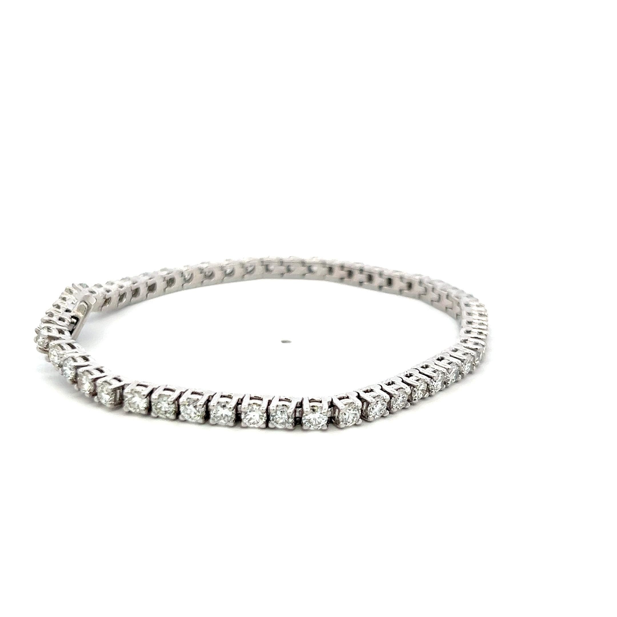 Titel:
5,20 Karat Runder Brillant G VS Diamant 18 Karat Weißgold Tennisarmband
Stil:
Tennis
Metall:
18 Karat Weißgold
Edelstein 1:
5,2 Karat Diamant
Anzahl von Steinen:
49
Farbe:
G
Klarheit:
VS
Die Form:
Rund
