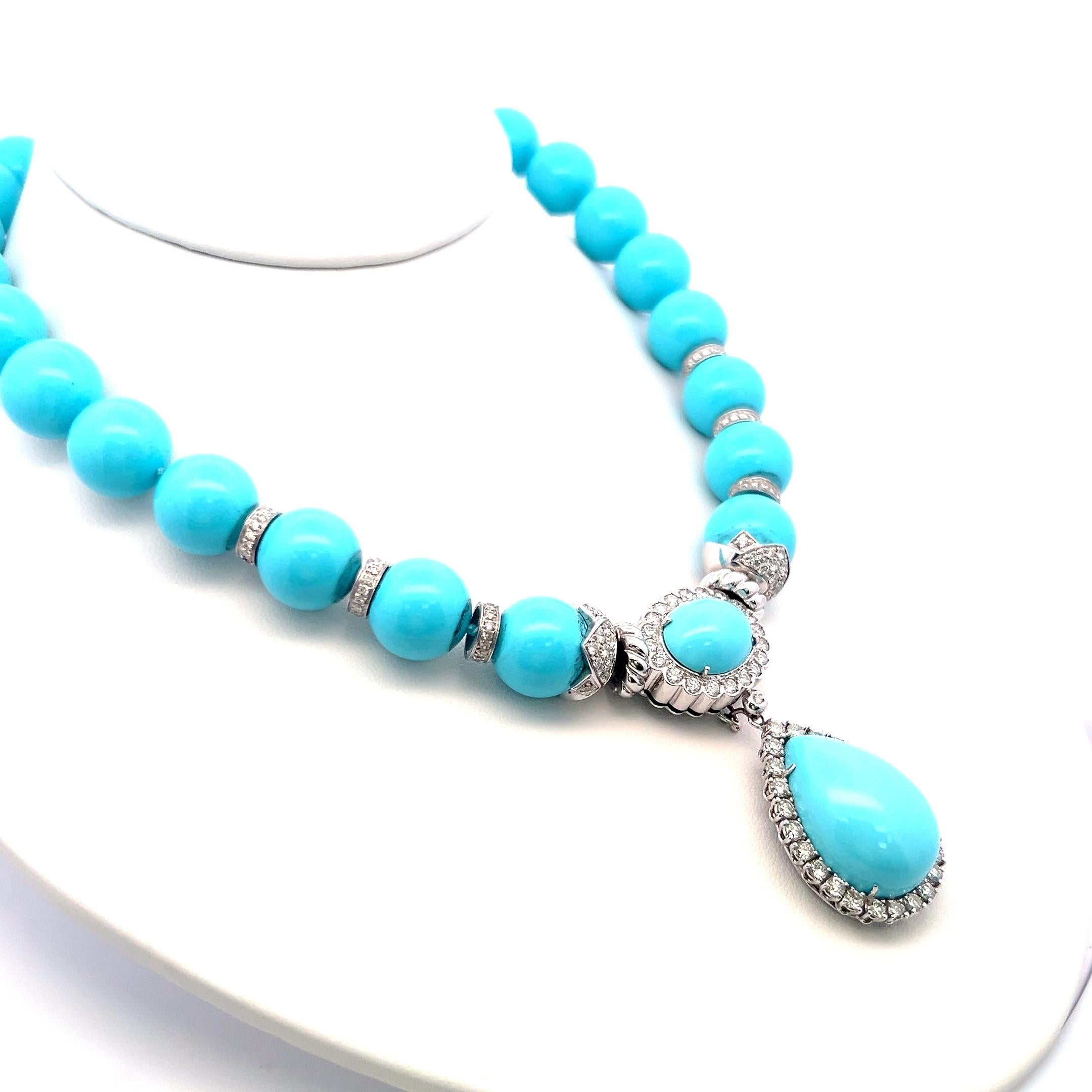 Taille ovale Collier pendentif 18 carats avec diamants ronds de 5,20 carats et turquoise de 10,60 à 24,10 mm en vente