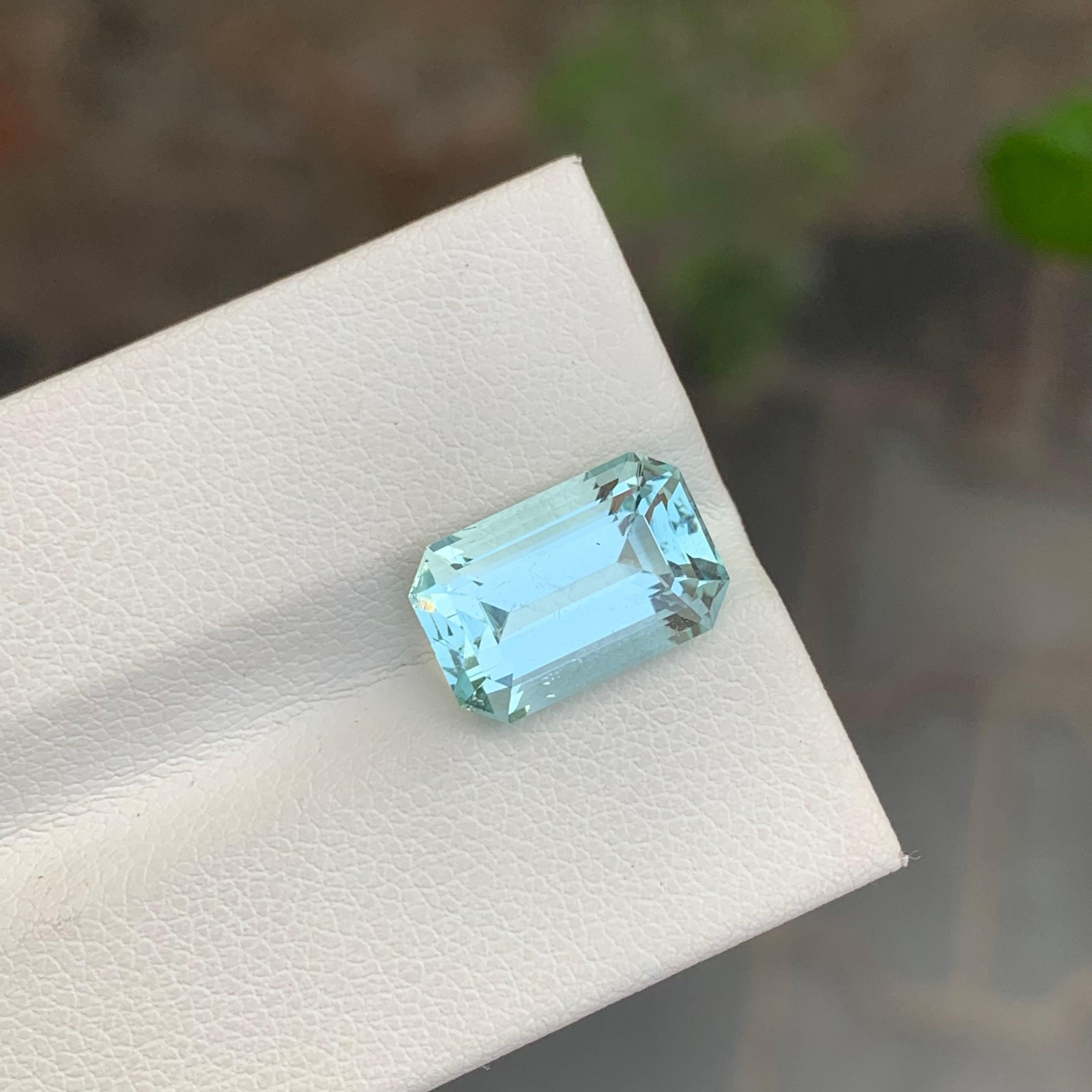 5.20 Carat Stunning Natural Loose Aquamarine Emerald Shape Gemstone In New Condition For Sale In Peshawar, PK