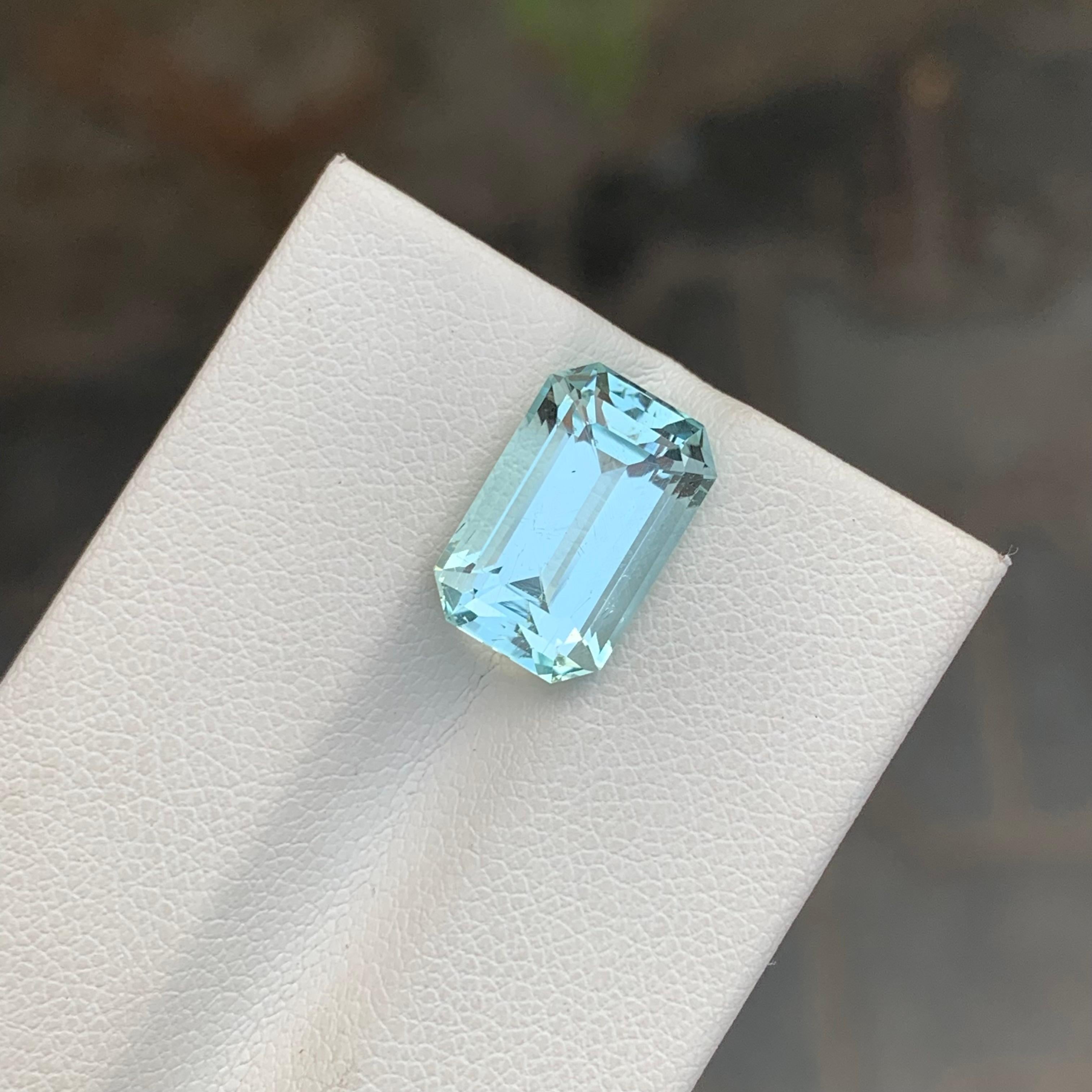 5.20 Carat Stunning Natural Loose Aquamarine Emerald Shape Gemstone For Sale 1