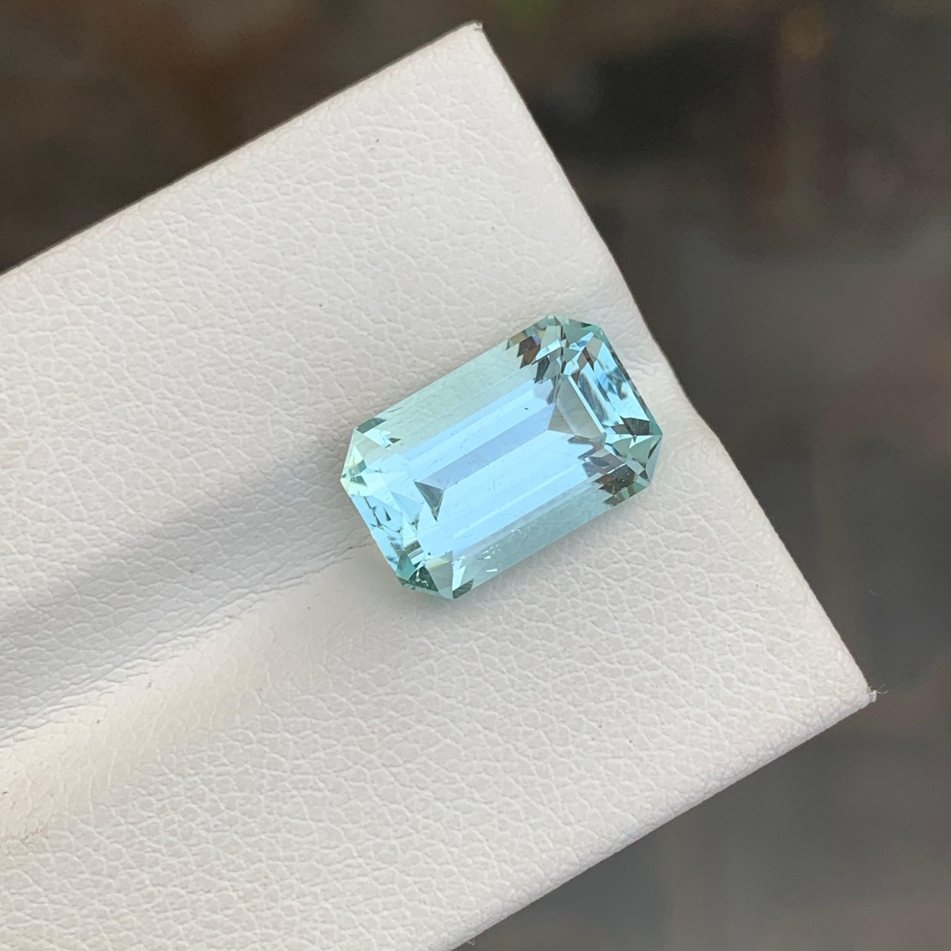 5.20 Carat Stunning Natural Loose Aquamarine Emerald Shape Gemstone For Sale 2