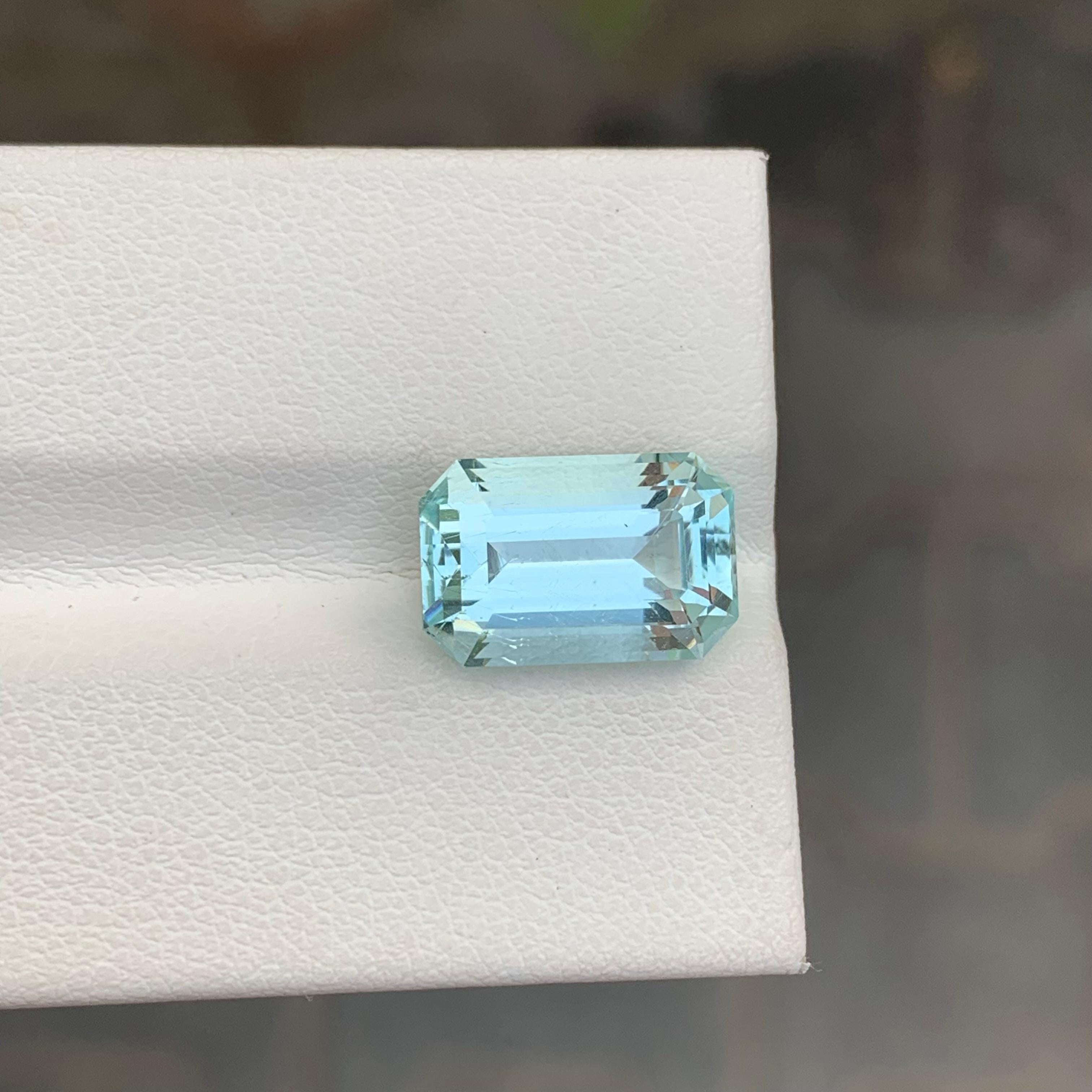 5.20 Carat Stunning Natural Loose Aquamarine Emerald Shape Gemstone For Sale 3