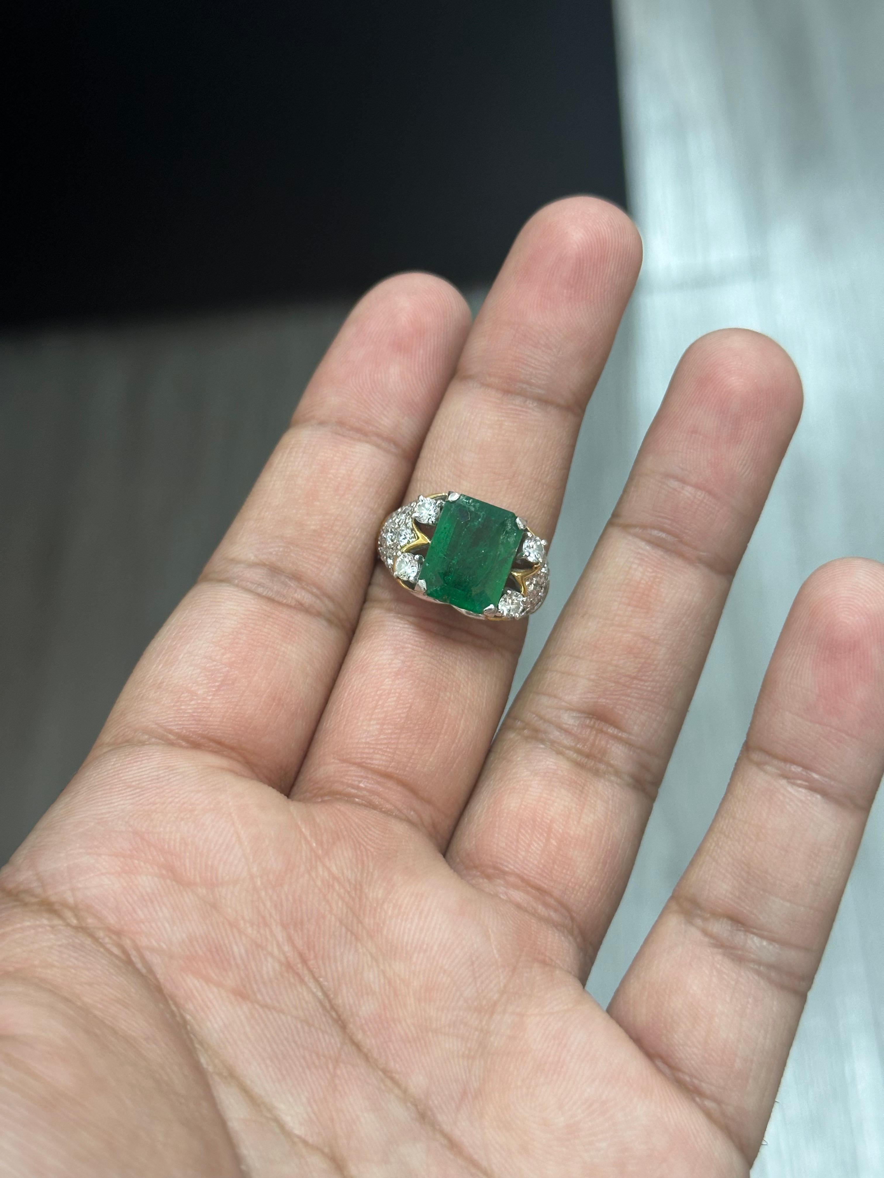 5.20 Carat Zambian Emerald & Diamond Antique-style Ring in Platinum 900 In New Condition For Sale In Bangkok, TH