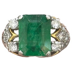Bague de style ancien en platine 900 avec émeraude de Zambie de 5,20 carats et diamants